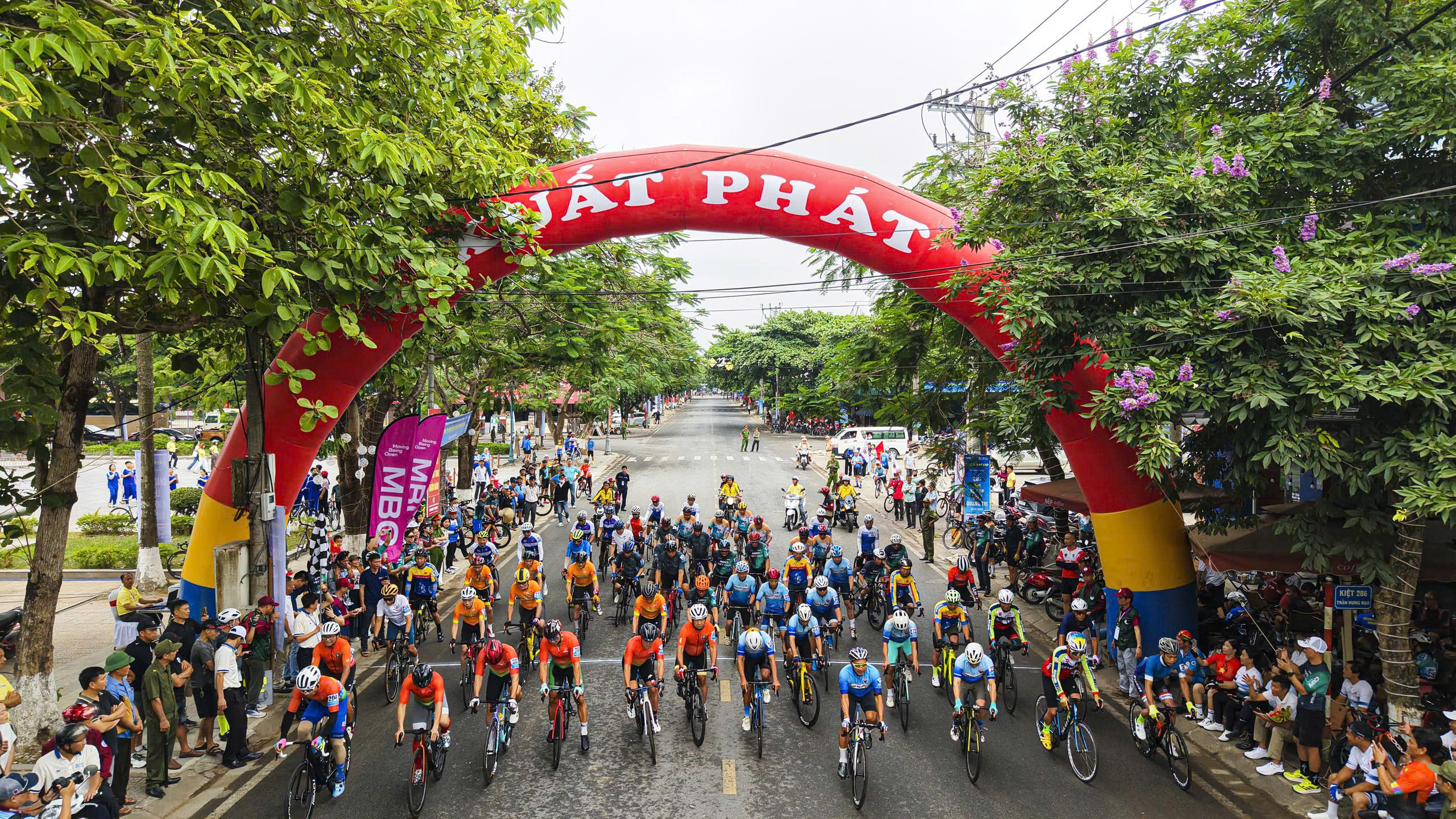 Hơn 260 cua rơ tranh t&agrave;i tại Th&agrave;nh cổ Quảng Trị, lan tỏa th&ocirc;ng điệp h&ograve;a b&igrave;nh- Ảnh 1.