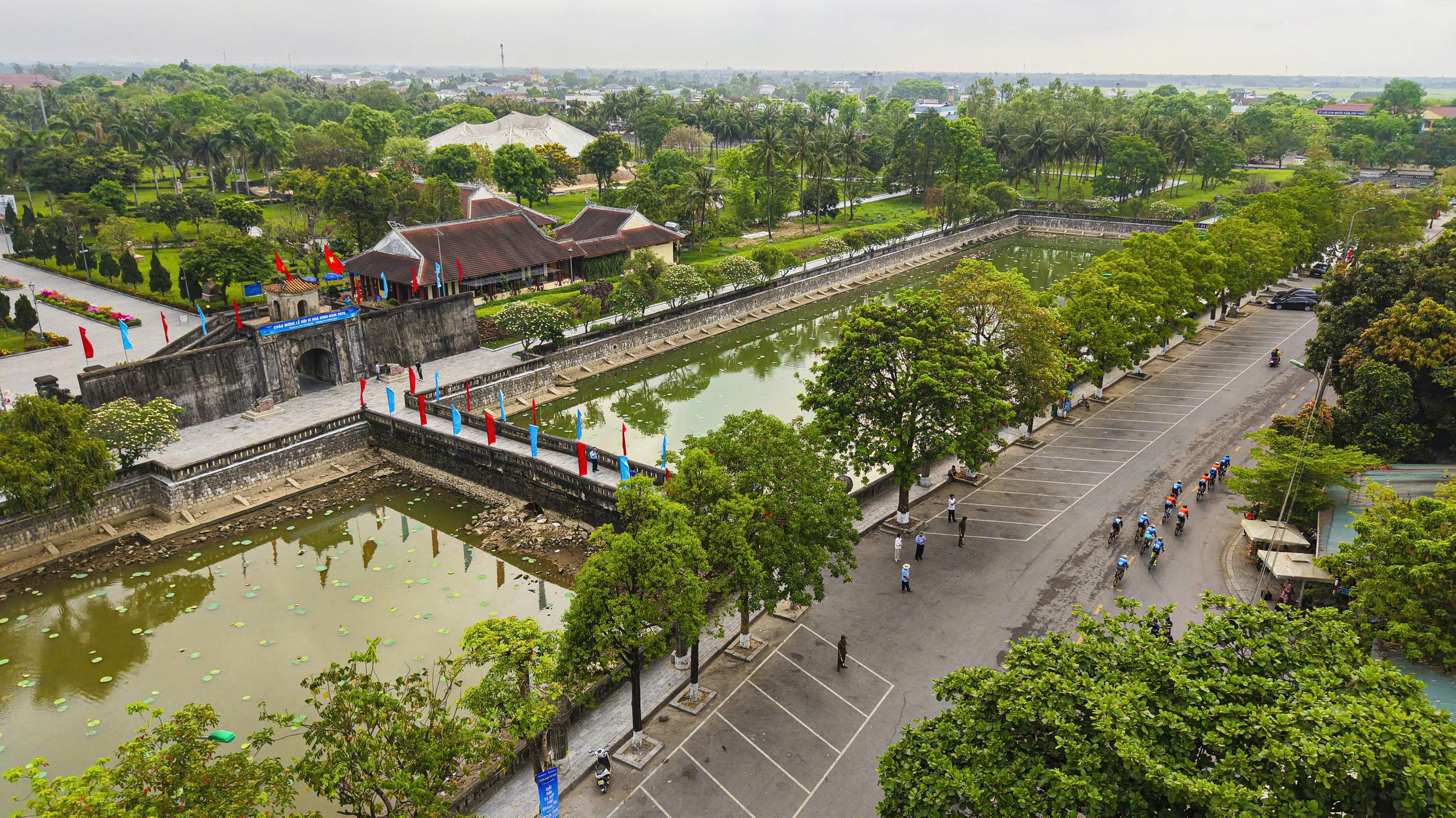 Hơn 260 cua rơ tranh t&agrave;i tại Th&agrave;nh cổ Quảng Trị, lan tỏa th&ocirc;ng điệp h&ograve;a b&igrave;nh- Ảnh 7.