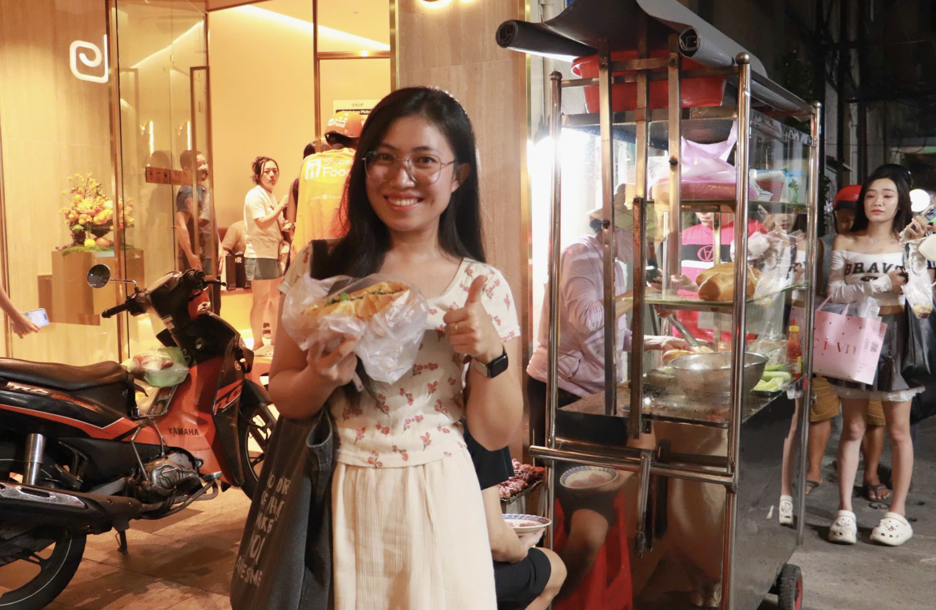 Xe b&aacute;nh m&igrave; thịt nướng ngon nhất thế giới ở trung t&acirc;m TP.HCM, giờ ra sao? - Ảnh 3.