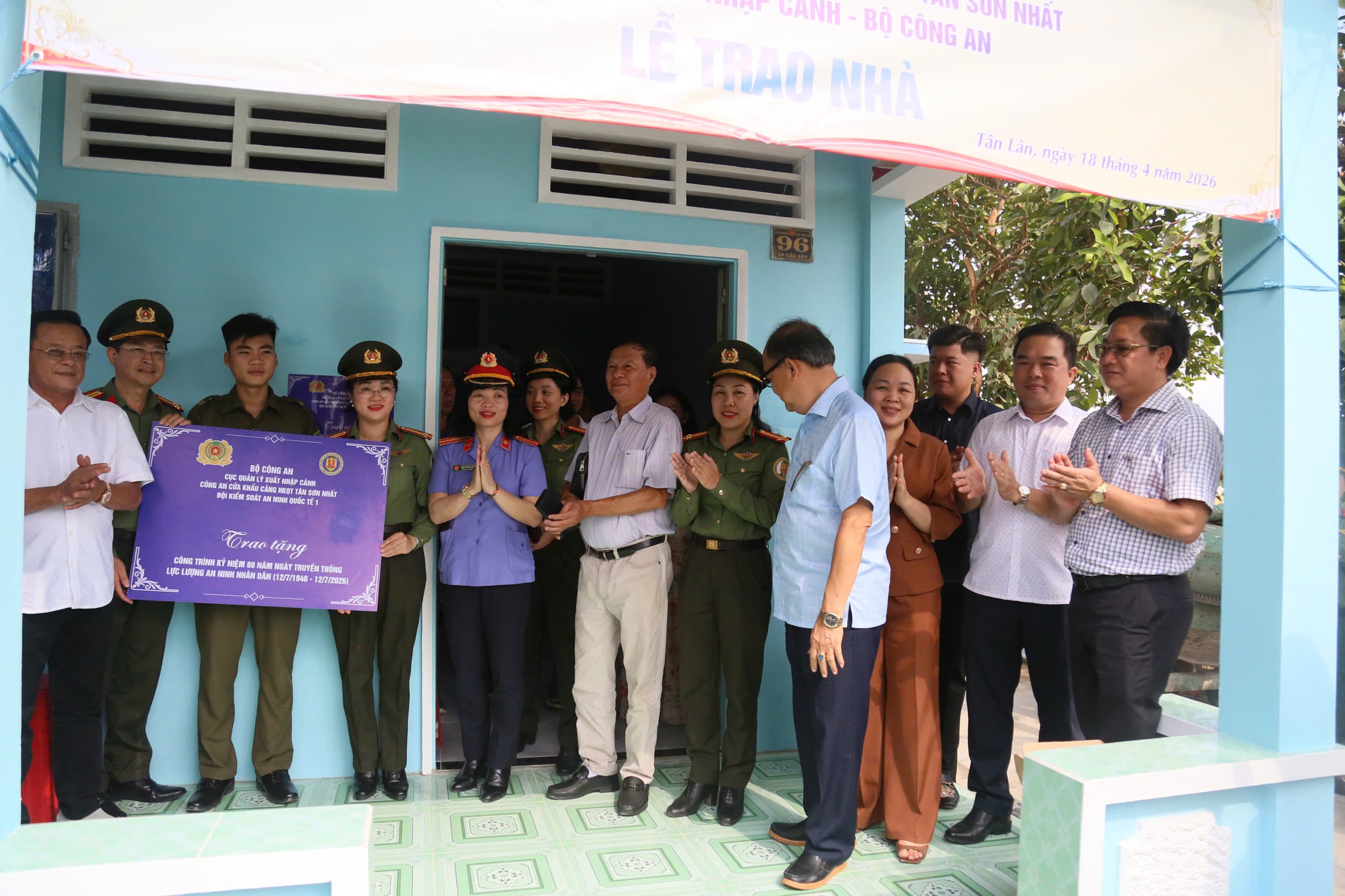 Công an Tân Sơn Nhất hỗ trợ xây nhà cho bảo vệ an ninh cơ sở - Ảnh 6.