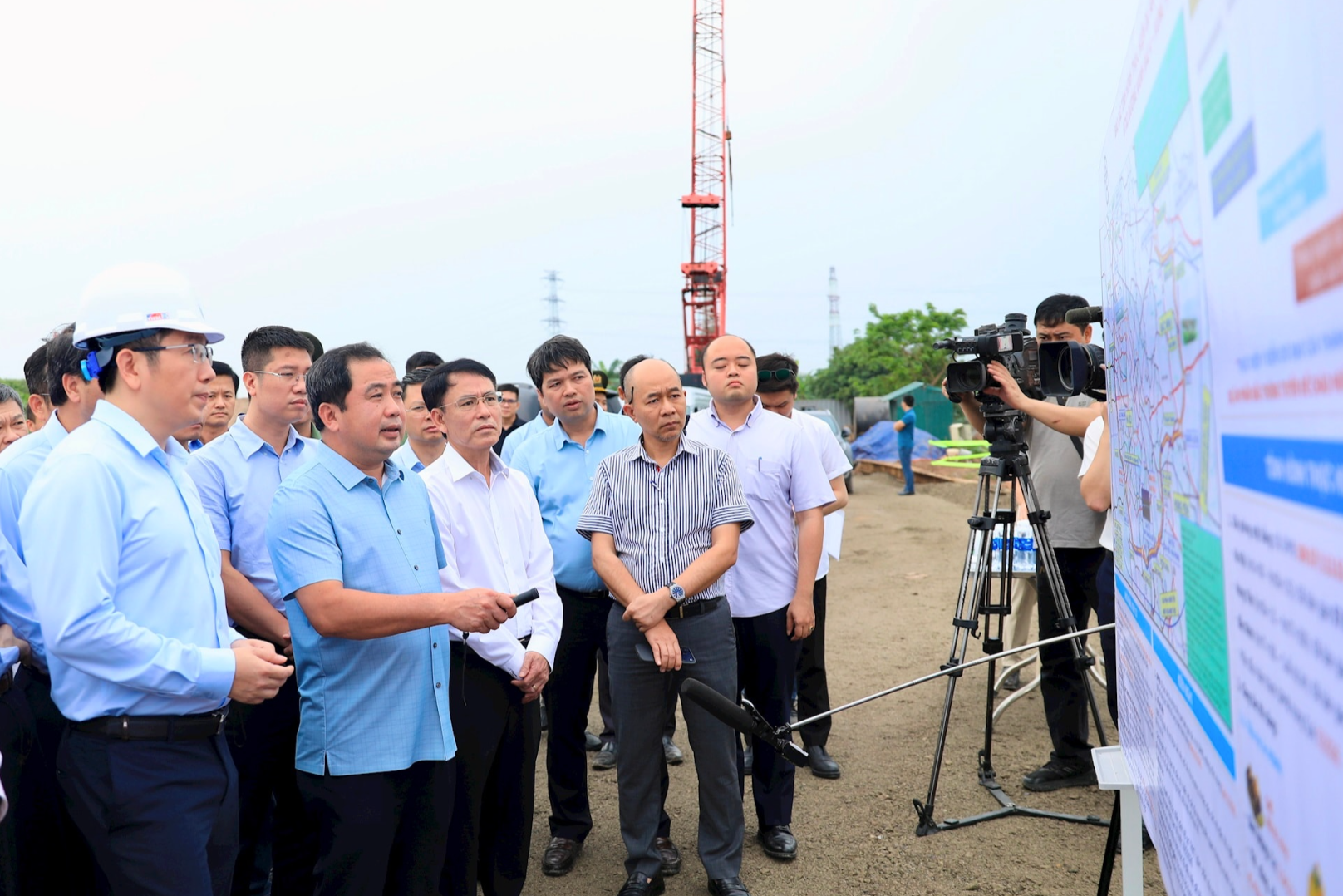 Bí thư Hà Nội Trần Đức Thắng chỉ ra lãng phí nguồn lực trong công trình 2026 - Ảnh 2.