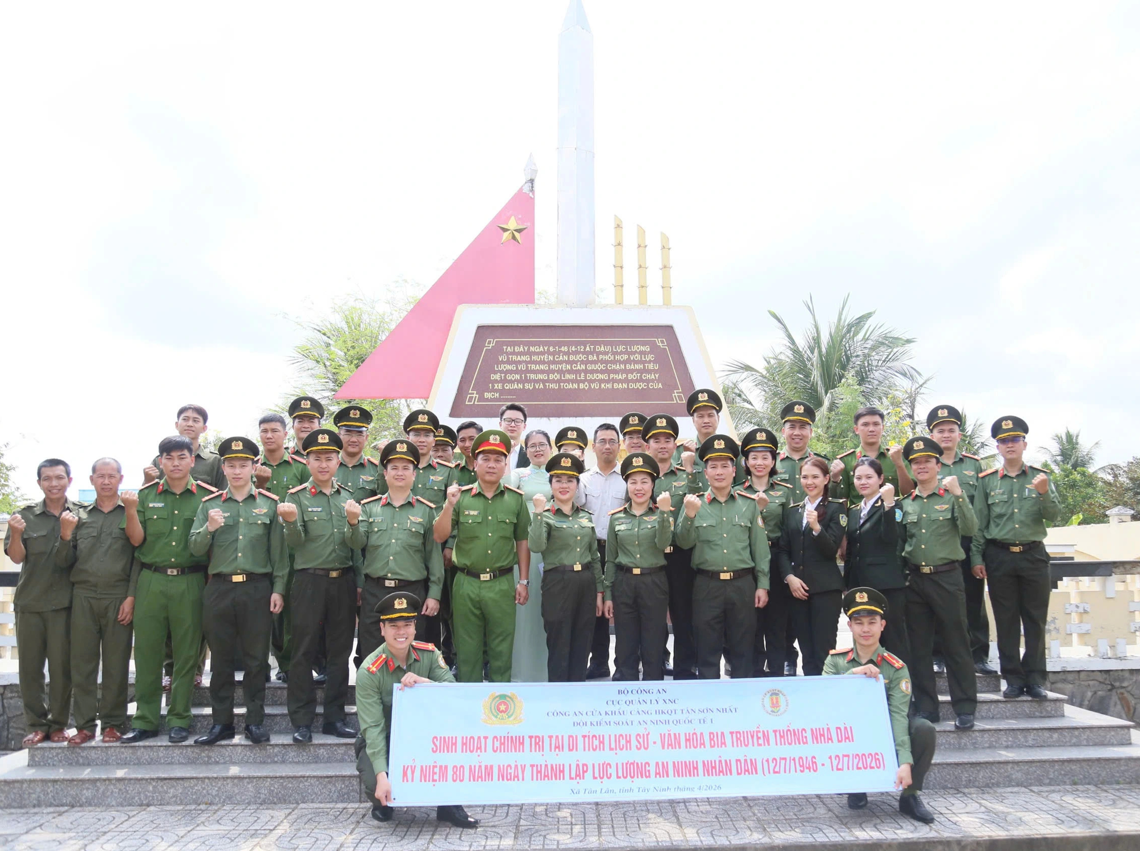 Công an Tân Sơn Nhất hỗ trợ xây nhà cho bảo vệ an ninh cơ sở - Ảnh 5.