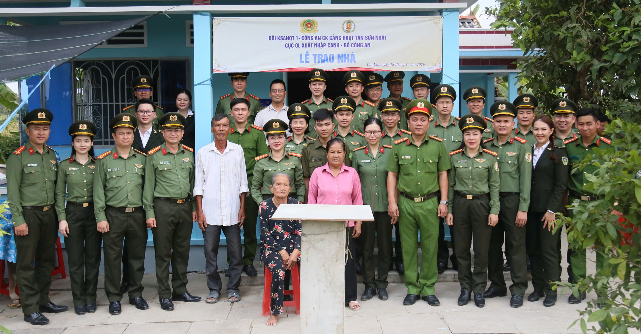 Công an Tân Sơn Nhất hỗ trợ xây nhà cho bảo vệ an ninh cơ sở - Ảnh 1.