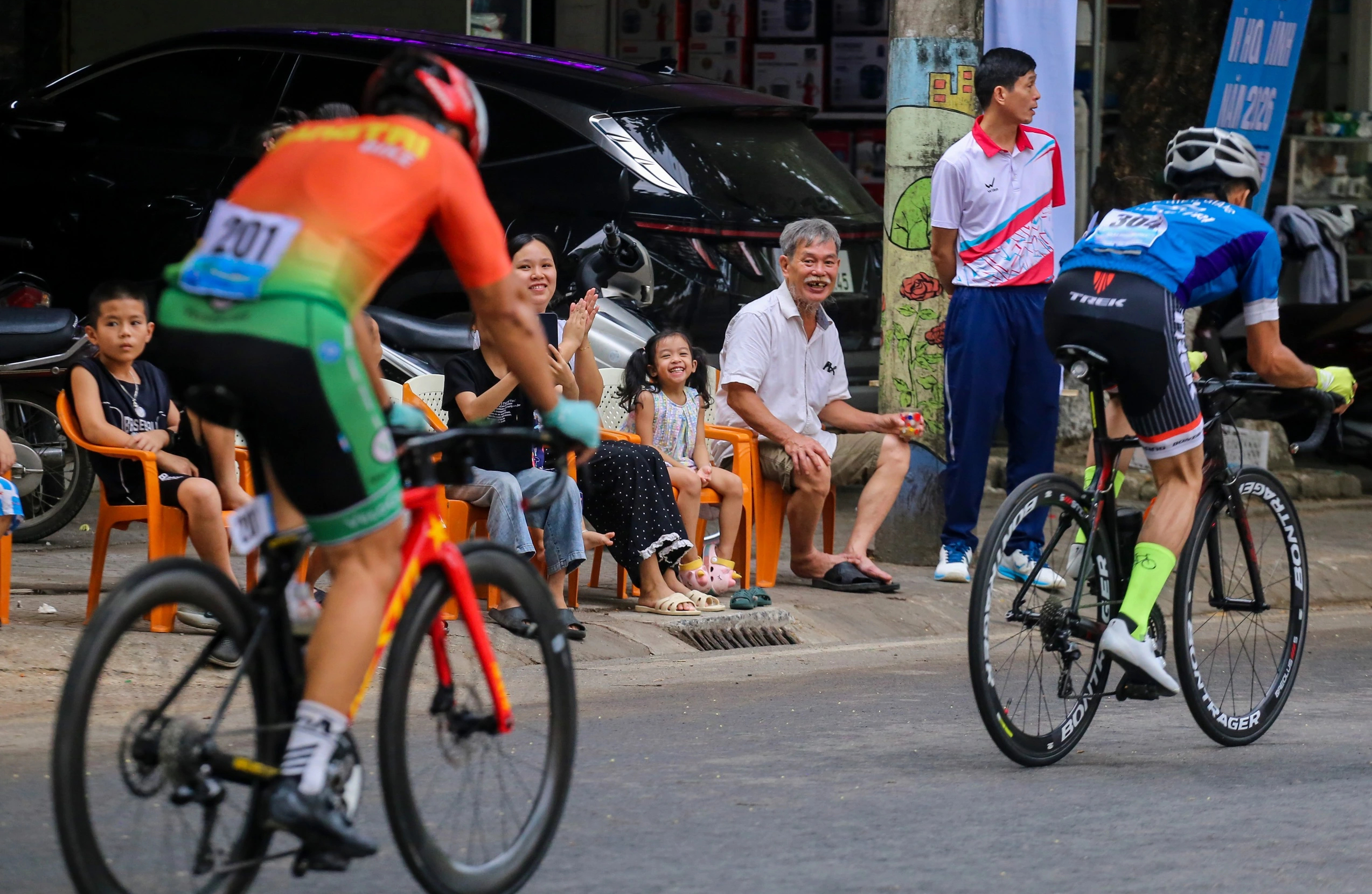 Khơi dậy nhịp đập h&ograve;a b&igrave;nh, tăng t&igrave;nh hữu nghị qua một giải đua xe đạp- Ảnh 3.