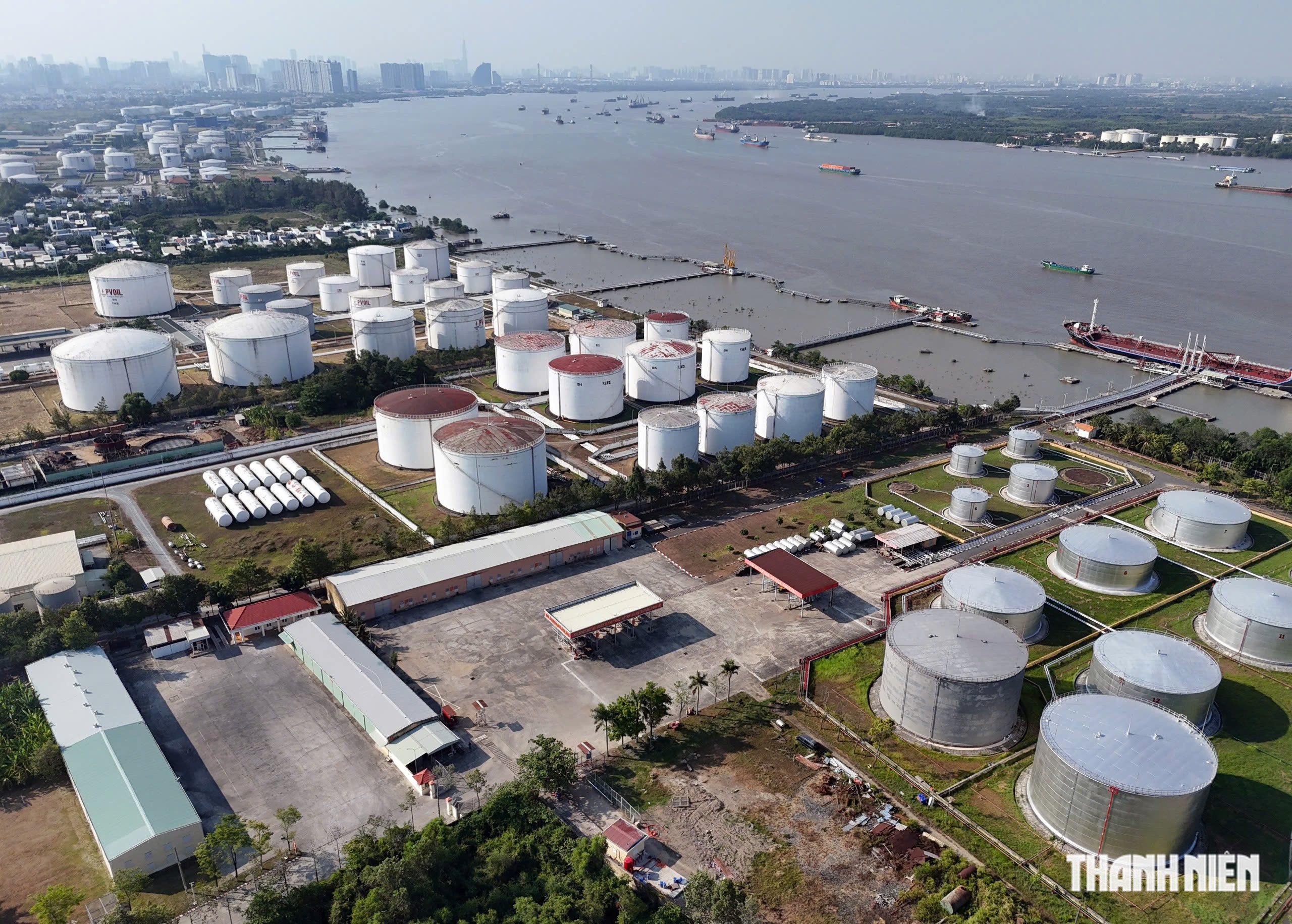 Gi&aacute; xăng dầu h&ocirc;m nay 15.7.2026: Giữ đ&agrave; tăng, xăng trong nước c&oacute; thể tăng trở lại - Ảnh 1.