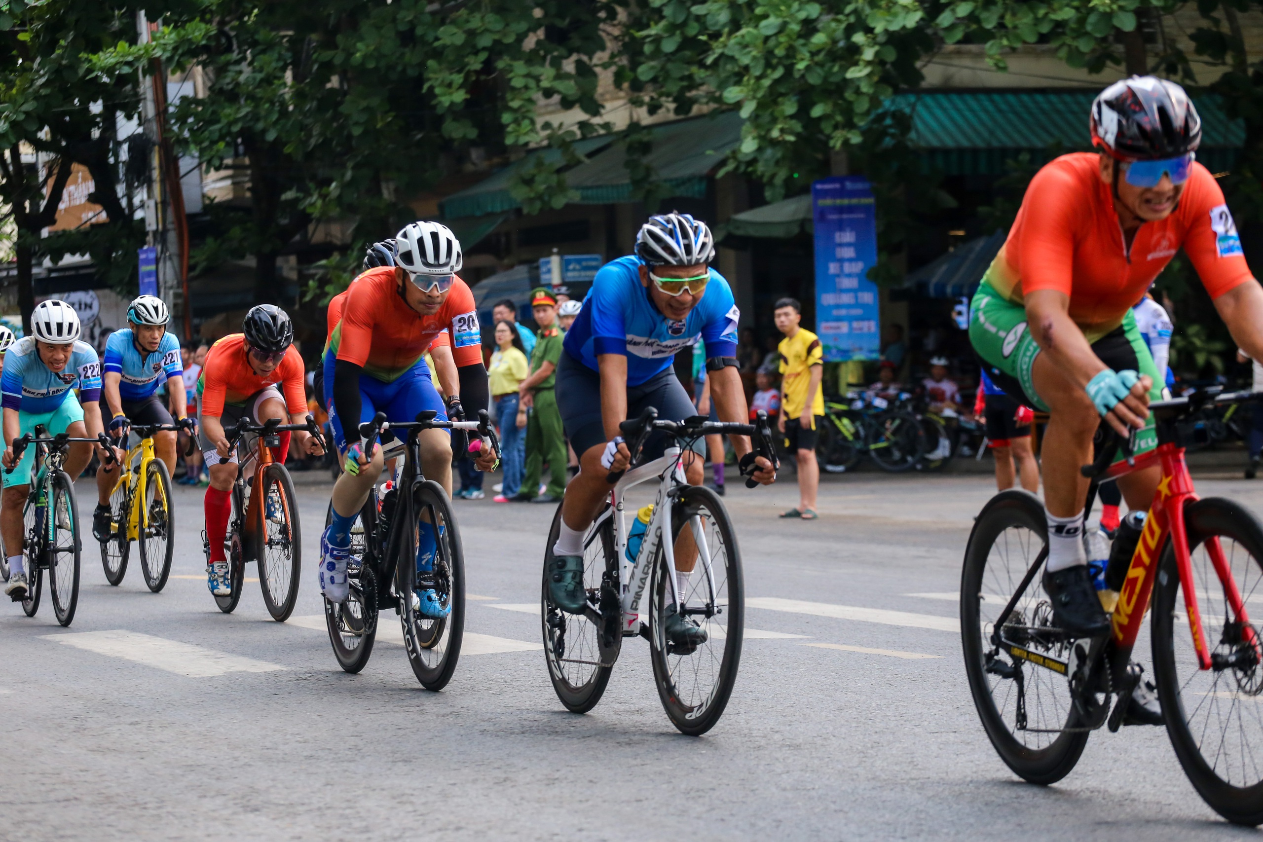 Khơi dậy nhịp đập h&ograve;a b&igrave;nh, tăng t&igrave;nh hữu nghị qua một giải đua xe đạp- Ảnh 1.