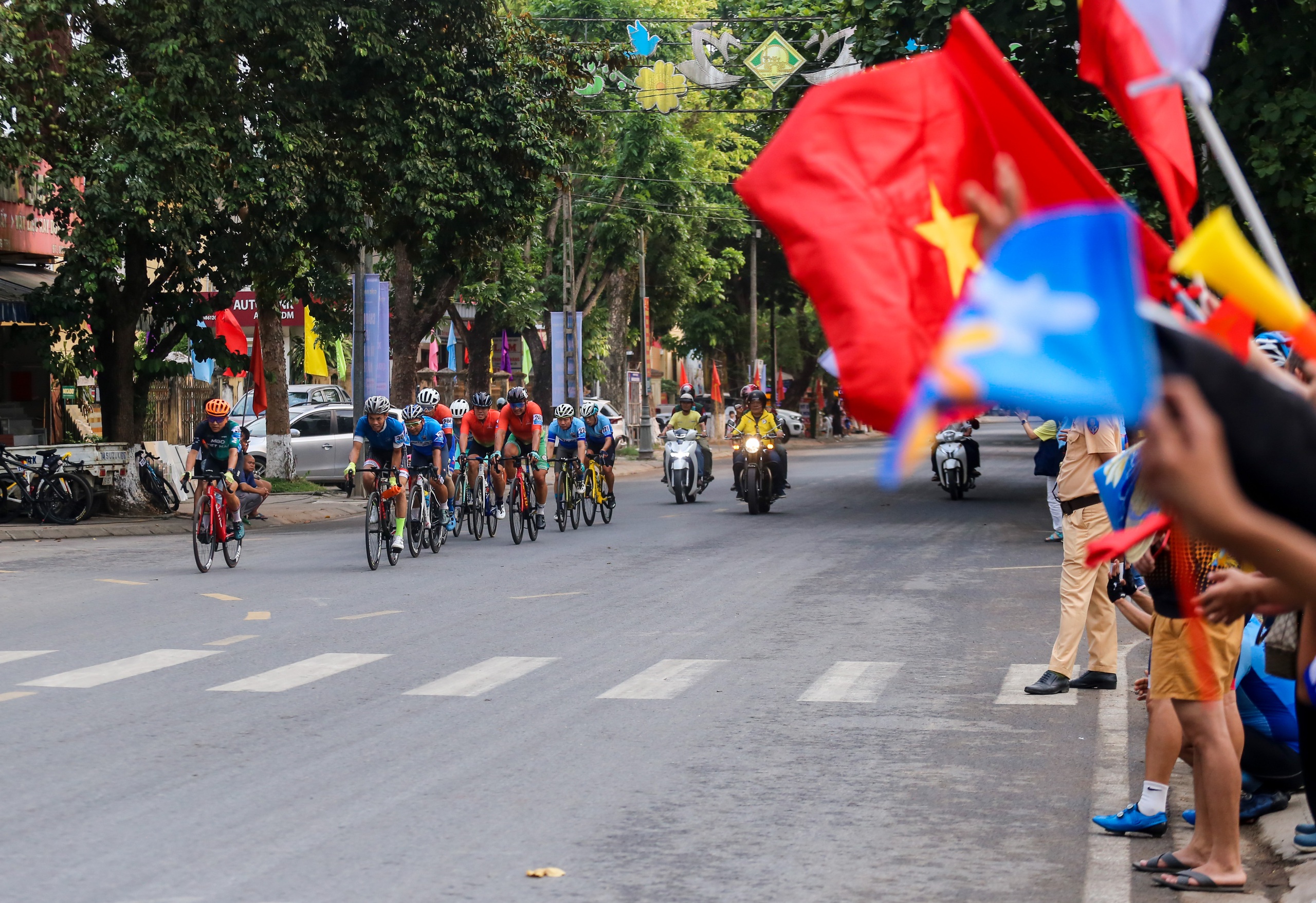 Khơi dậy nhịp đập h&ograve;a b&igrave;nh, tăng t&igrave;nh hữu nghị qua một giải đua xe đạp- Ảnh 5.