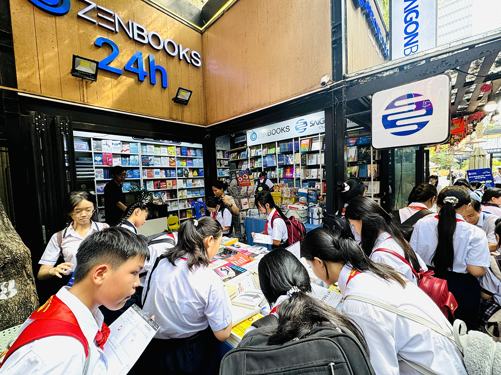 Ng&agrave;nh xuất bản được đặt đ&uacute;ng vị tr&iacute; trang trọng- Ảnh 2.