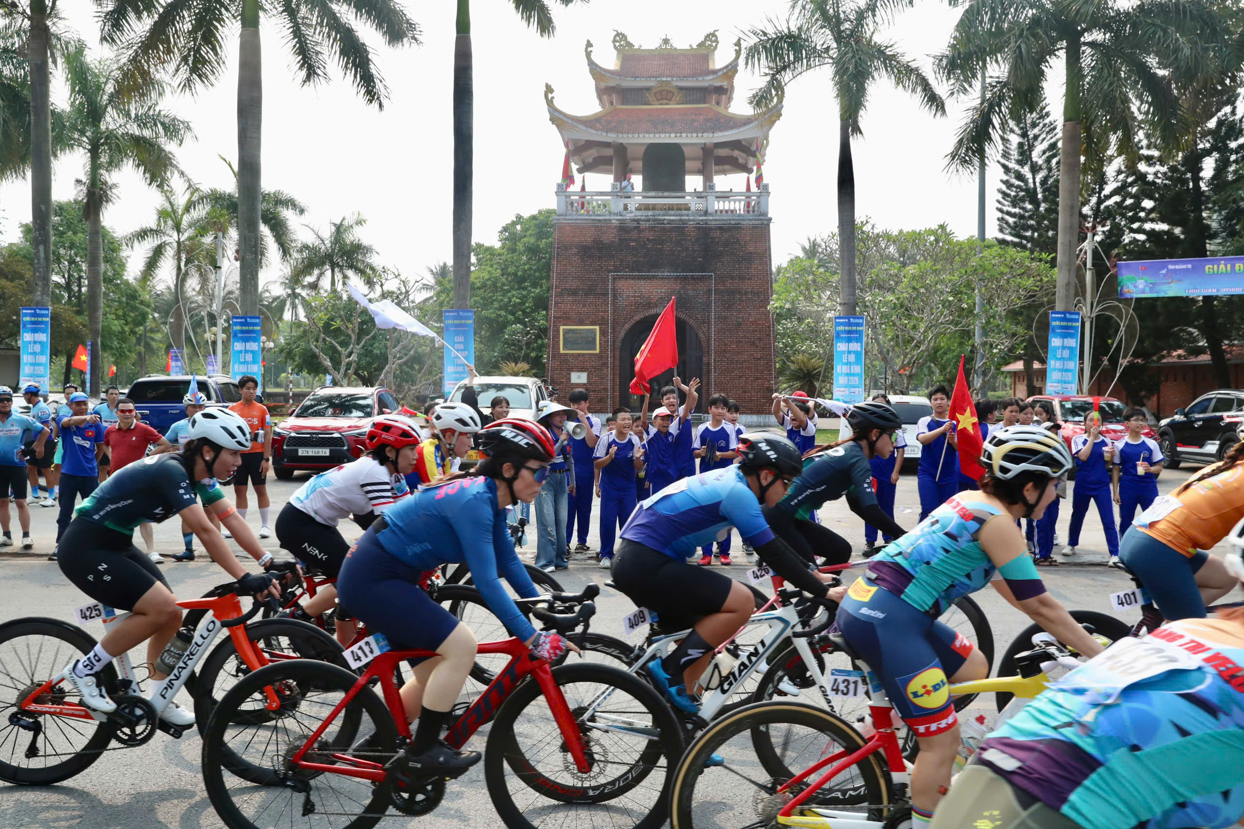 Hơn 260 cua rơ tranh t&agrave;i tại Th&agrave;nh cổ Quảng Trị, lan tỏa th&ocirc;ng điệp h&ograve;a b&igrave;nh- Ảnh 20.