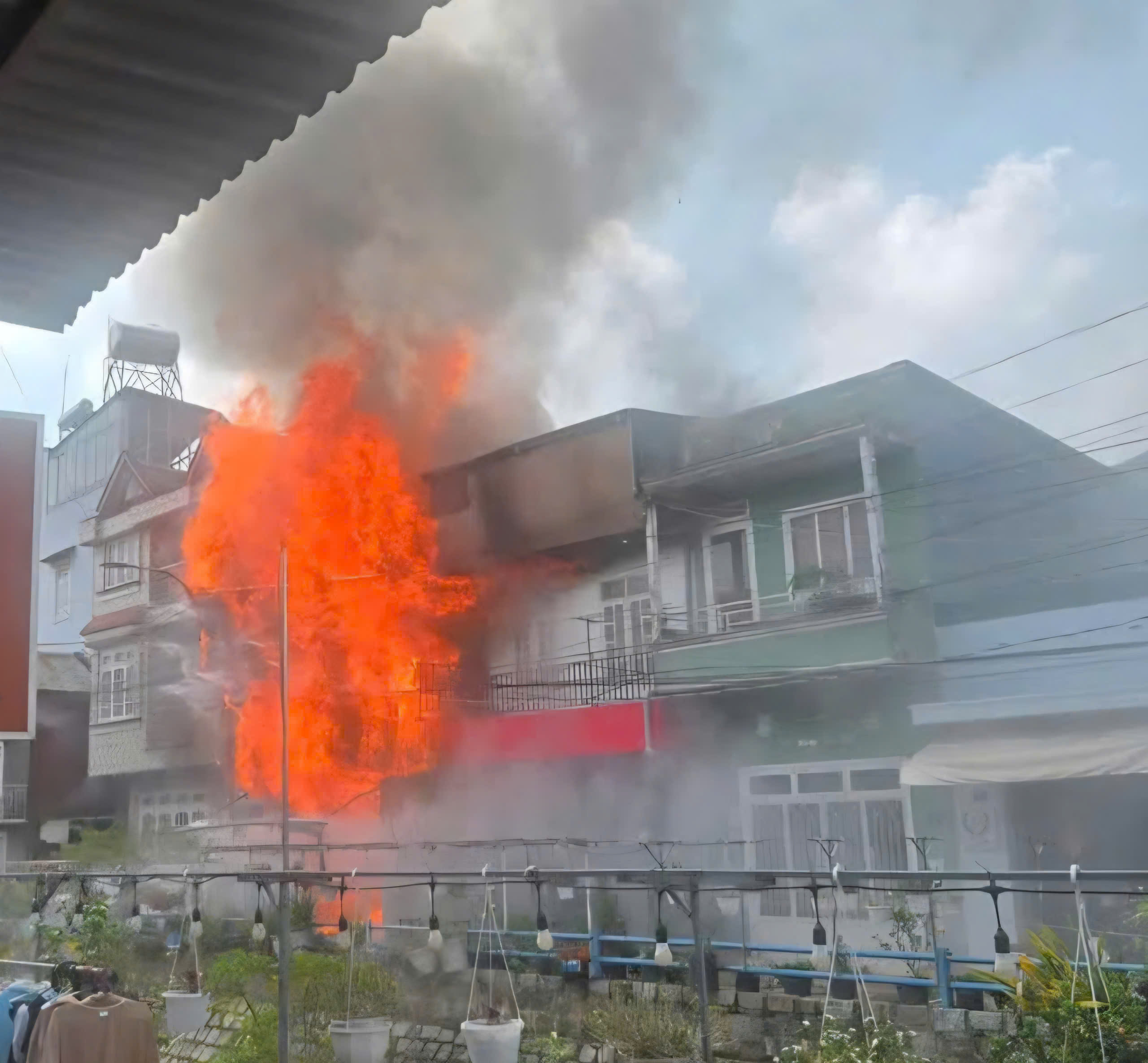 Cháy nhà ở phường Cam Ly - Đà Lạt, cả khu dân cư hoảng loạn- Ảnh 3.