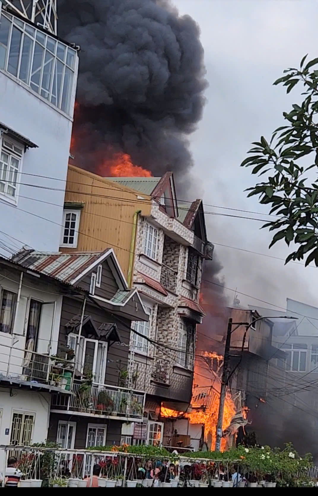 Cháy nhà ở phường Cam Ly - Đà Lạt, cả khu dân cư hoảng loạn- Ảnh 1.