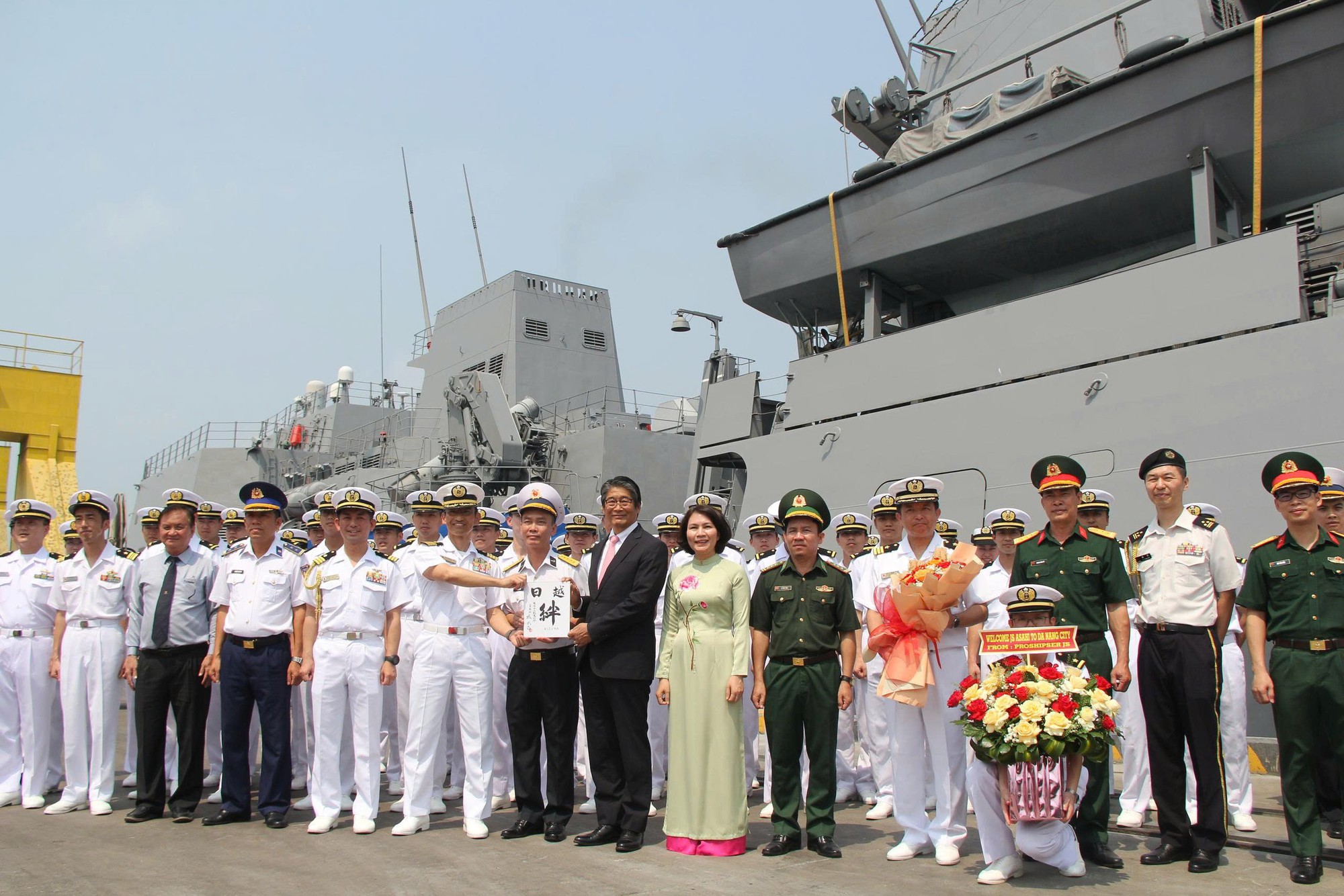 Tàu hộ vệ hiện đại Nhật Bản thăm Đà Nẵng, tăng cường hợp tác quốc phòng- Ảnh 5.