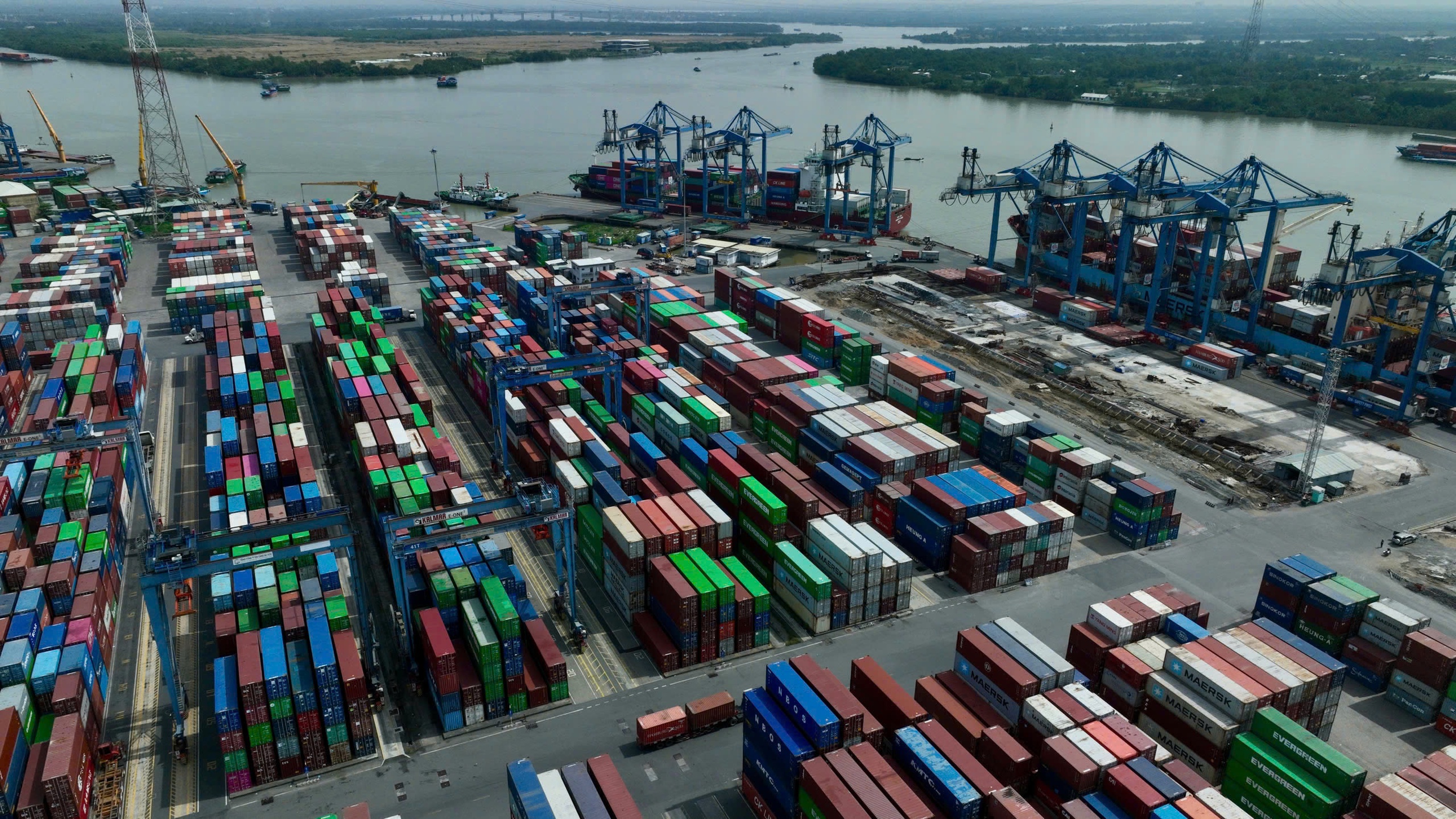 Xuất khẩu tiếp tục tăng mạnh giữa biến động- Ảnh 1.