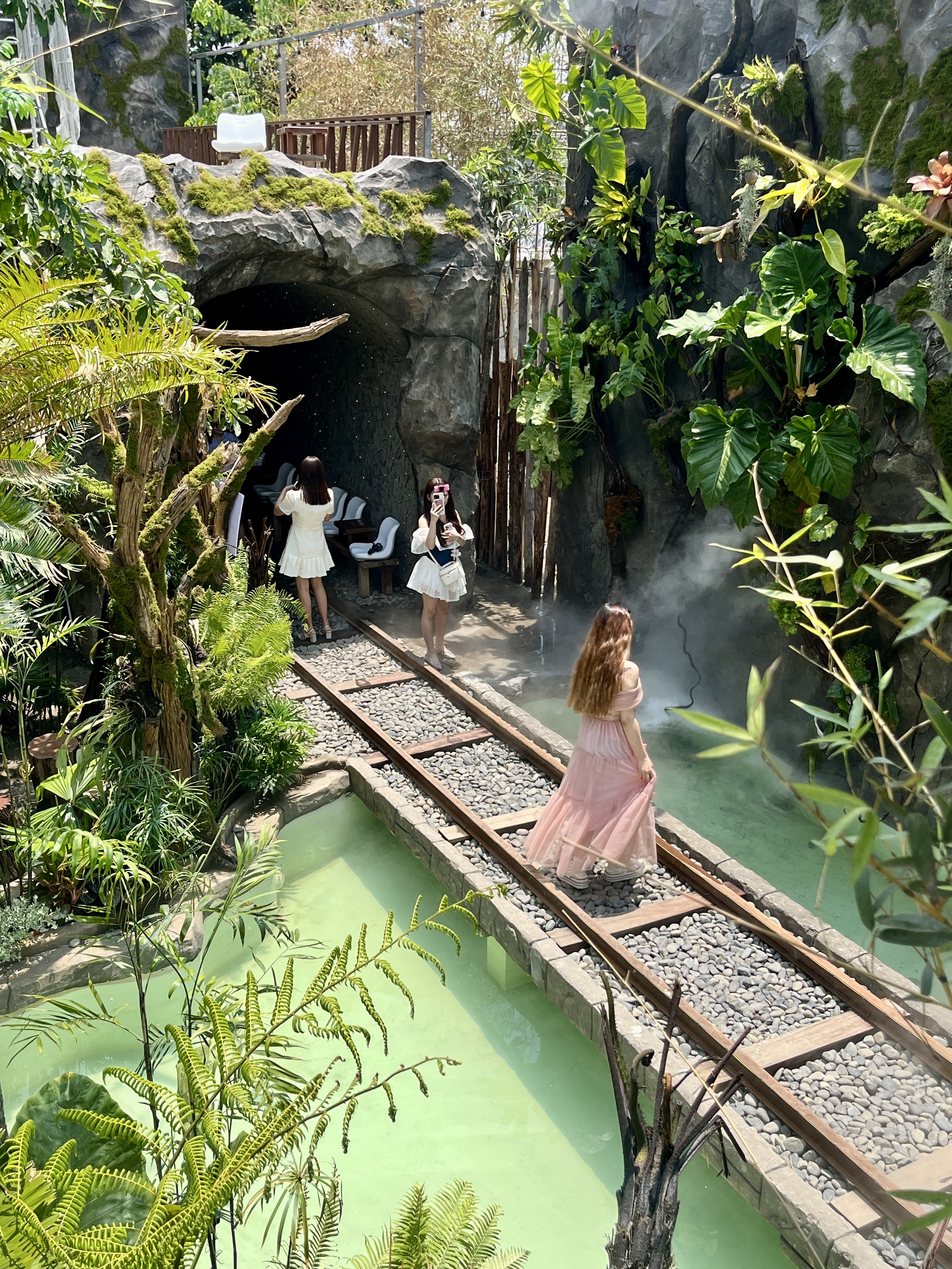 Giới trẻ TP.HCM rủ nhau 'lạc v&agrave;o rừng' tại qu&aacute;n c&agrave; ph&ecirc; rộng hơn 1.000 m&sup2; - Ảnh 8.