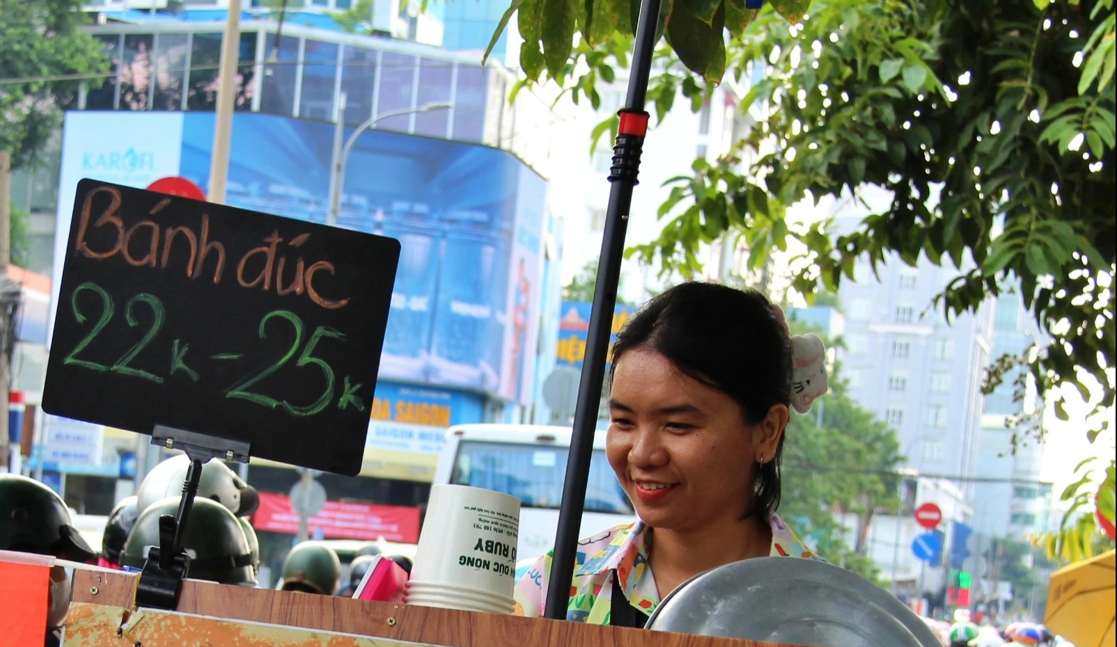 Bỏ việc văn ph&ograve;ng đi b&aacute;n b&aacute;nh đ&uacute;c: C&ocirc; g&aacute;i nhận 'mức l&atilde;i' kh&ocirc;ng chỉ c&oacute; tiền&hellip; - Ảnh 1.