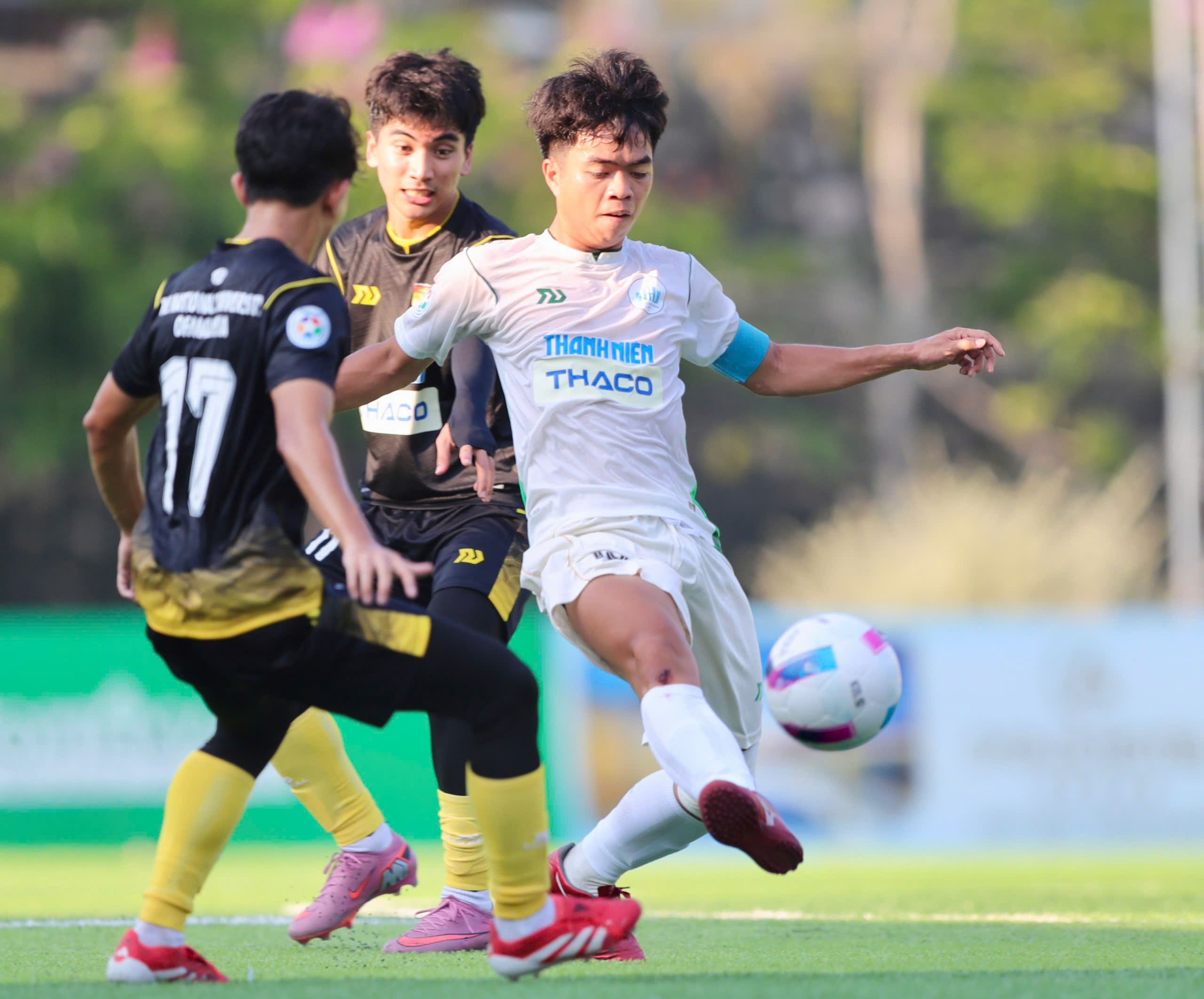 GĐKT Ho&agrave;ng Anh Tuấn c&ugrave;ng Trường ĐH Nha Trang quyết vượt n&uacute;i cao- Ảnh 1.