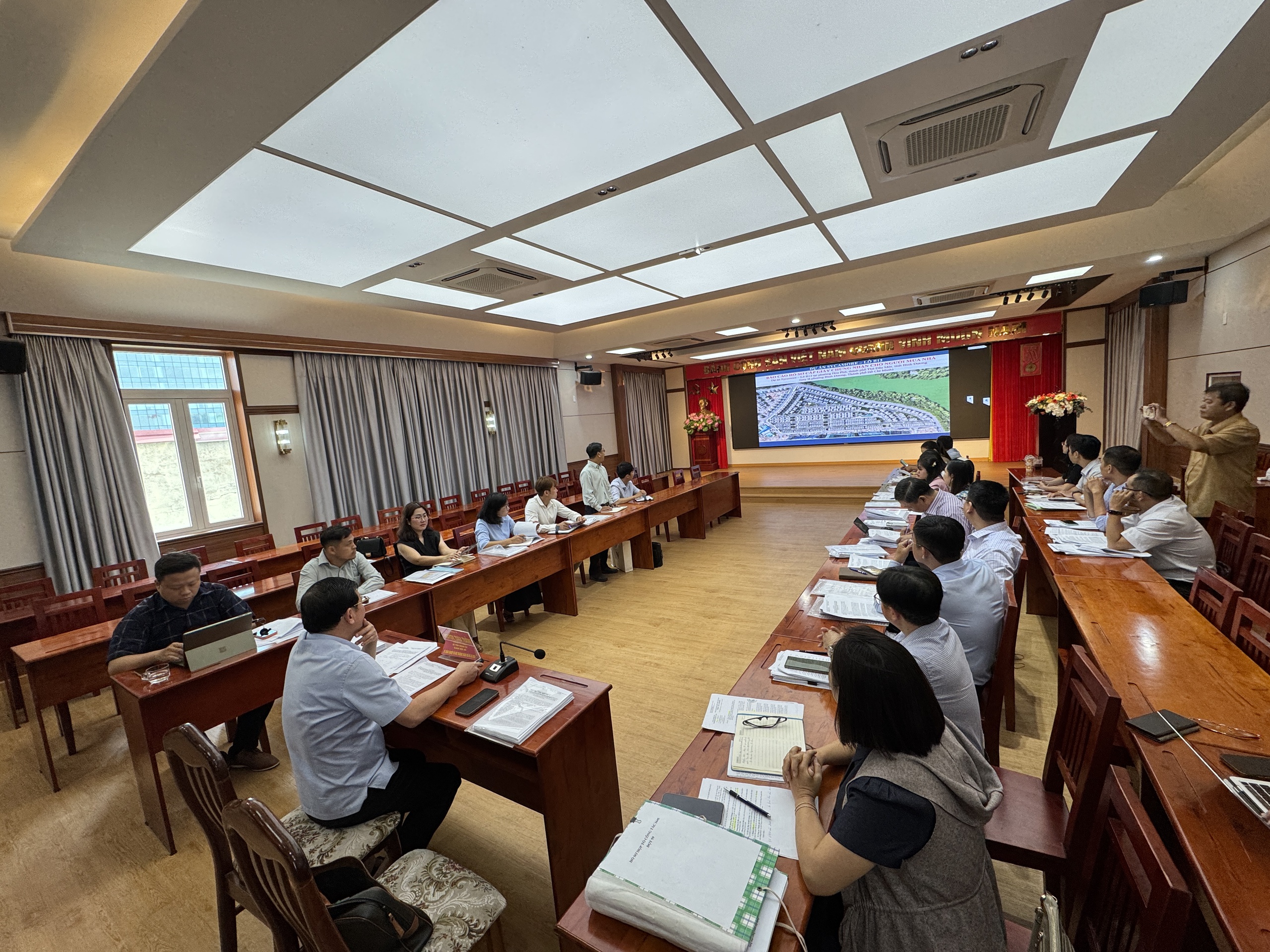 Niềm vui vỡ òa của cư dân chung cư sau hơn 10 năm nhận nhà- Ảnh 1.