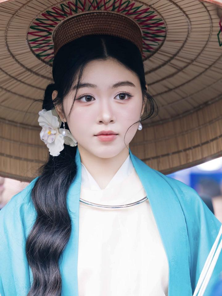 Cuộc sống của con g&aacute;i Quyền Linh giữa l&uacute;c g&acirc;y x&ocirc;n xao - Ảnh 1.