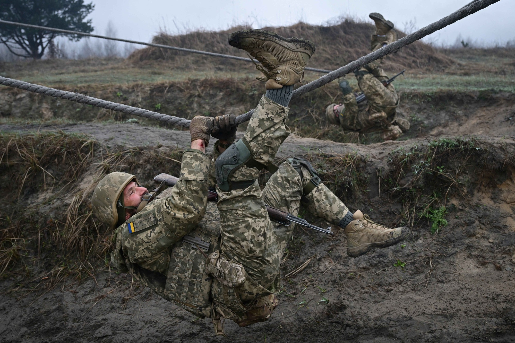 Ukraine b&aacute;c tin Nga kiểm so&aacute;t ho&agrave;n to&agrave;n Luhansk - Ảnh 1.