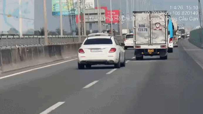 Qu&ecirc;n bật xi nhan khi chuyển l&agrave;n, nhiều t&agrave;i xế bị phạt nguội tr&ecirc;n cao tốc- Ảnh 2.