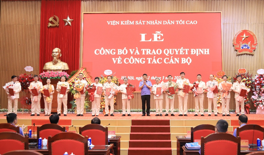 Công bố bổ nhiệm nhiều viện trưởng, vụ trưởng Viện KSND tối cao - Ảnh 2.