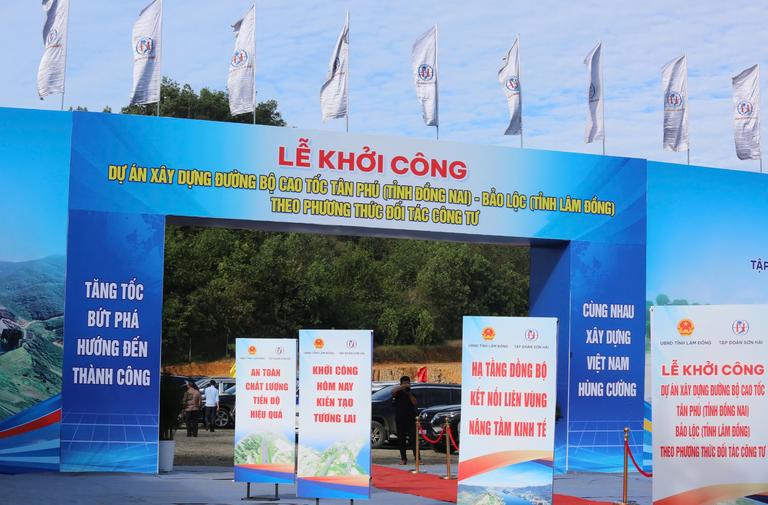 - Ảnh 4. - Ảnh 4.