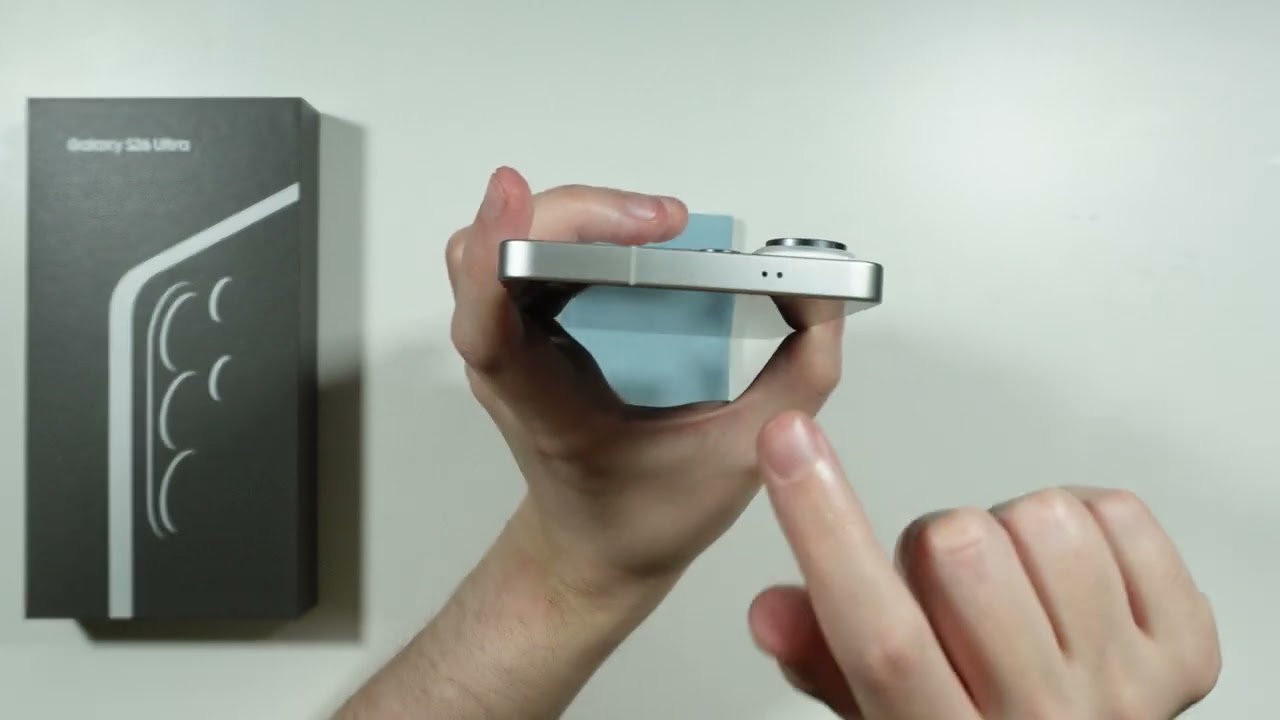 Hai lỗ trên điện thoại Galaxy dùng để làm gì? - Ảnh 1.