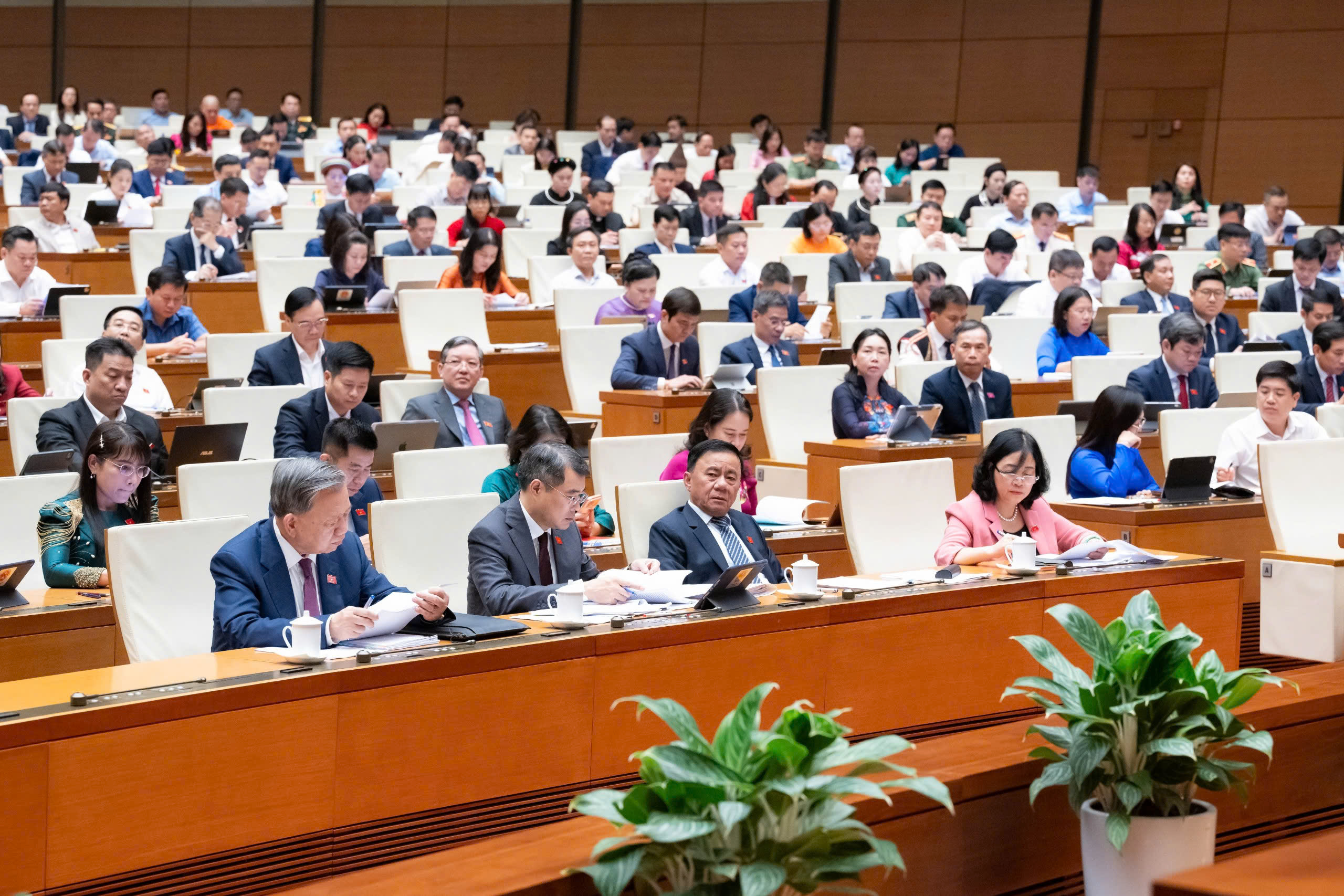 Đại biểu Quốc hội đề nghị không tăng thu bằng mọi giá- Ảnh 2.