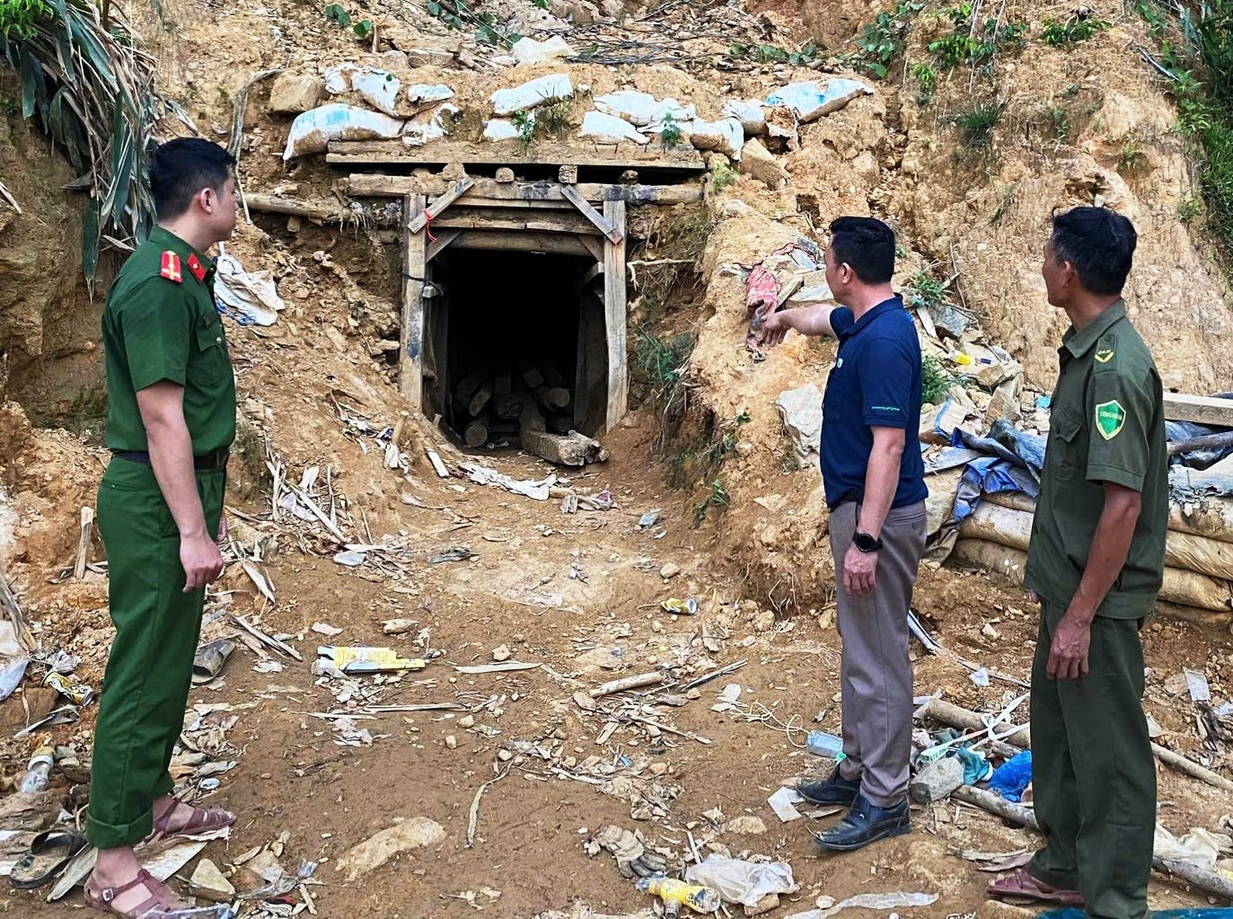 Đà Nẵng ra 'tối hậu thư" dẹp nạn vàng tặc, xử nghiêm nếu bảo kê, tiếp tay - Ảnh 1.