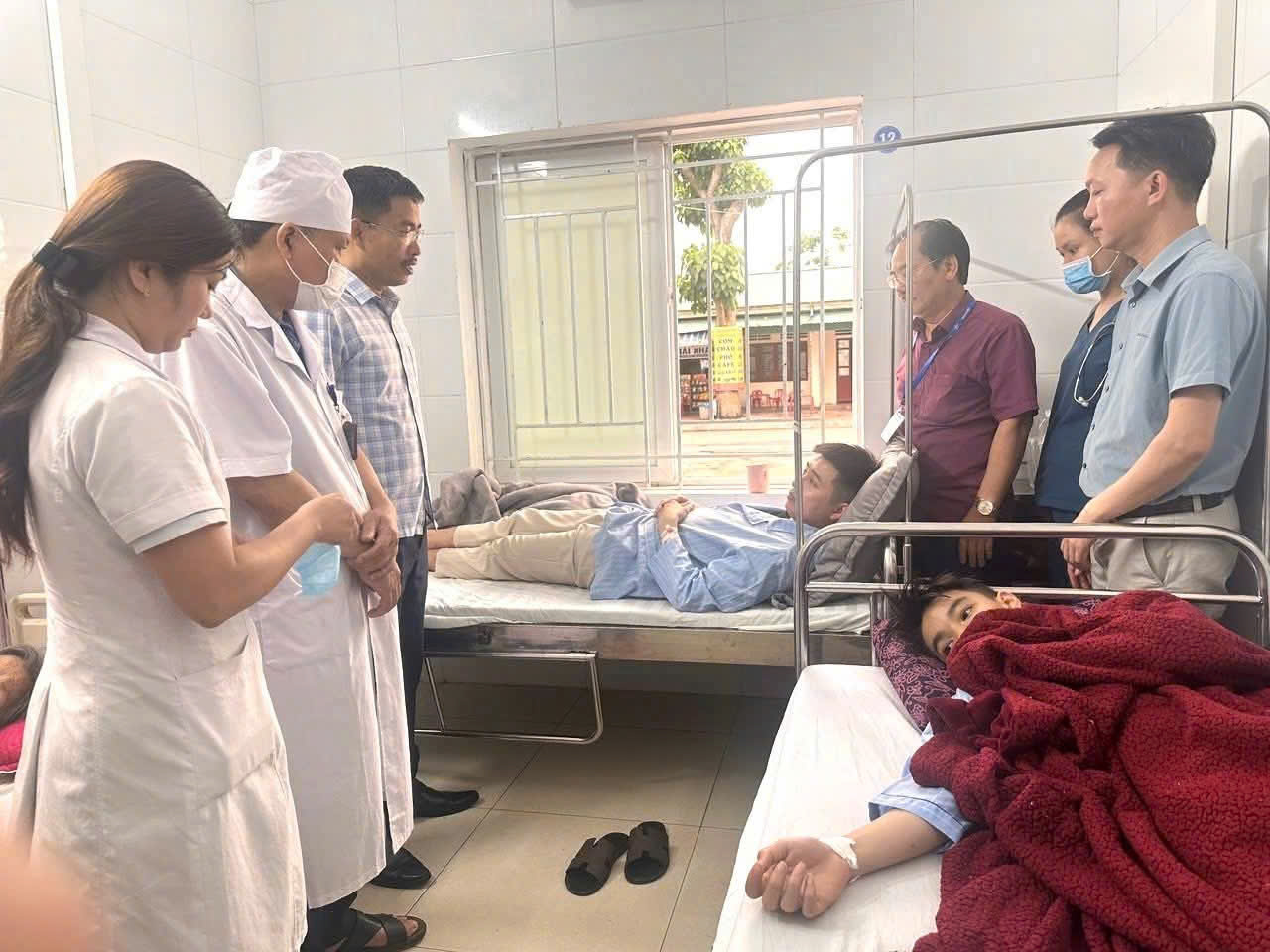 Vụ ngộ độc sau khi ăn bánh mì ở Nghệ An: Thêm nhiều người nhập viện- Ảnh 1.