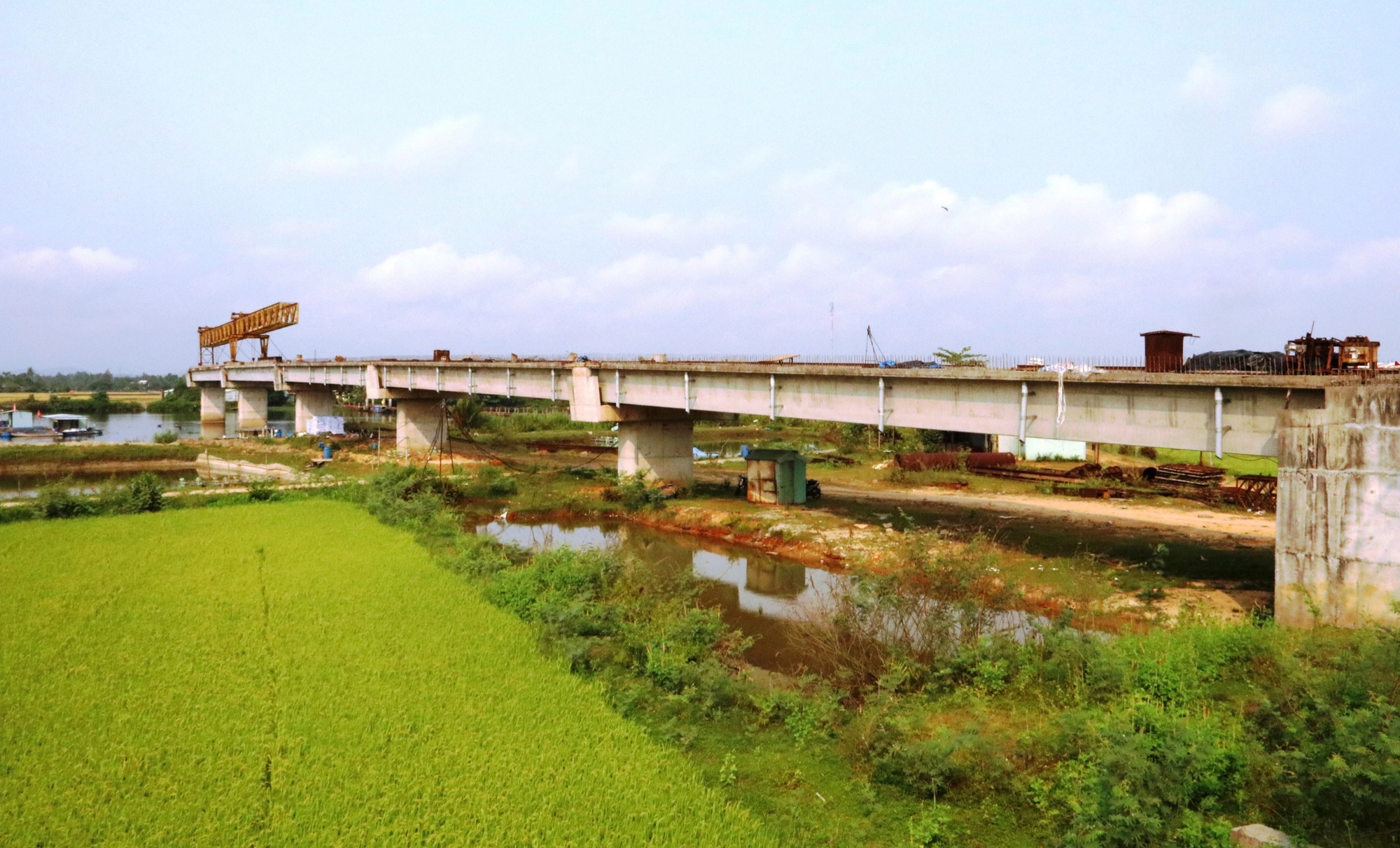 Đ&agrave; Nẵng: Cận cảnh cầu 220 tỉ bắc qua s&ocirc;ng Trường Giang treo gần cả thập ni&ecirc;n - Ảnh 9.