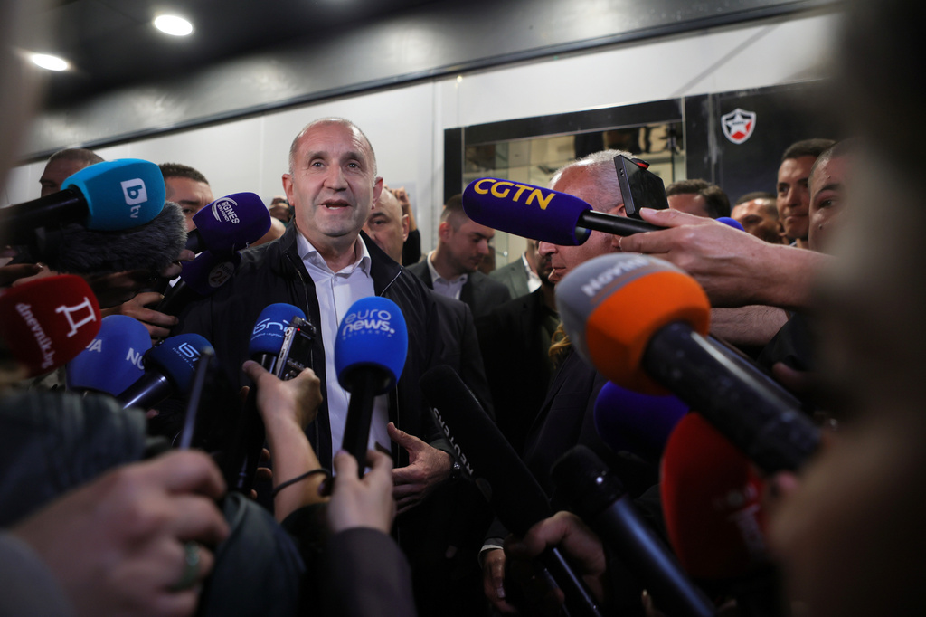 Cựu tổng thống Rumen Radev thắng lớn trong bầu cử Bulgaria 2026 - Ảnh 1.