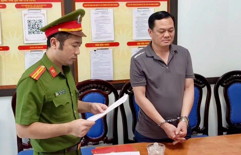 Cựu cán bộ ủy ban kiểm tra tỉnh ủy bị bắt vì lừa đảo 'chạy việc' - Ảnh 1.