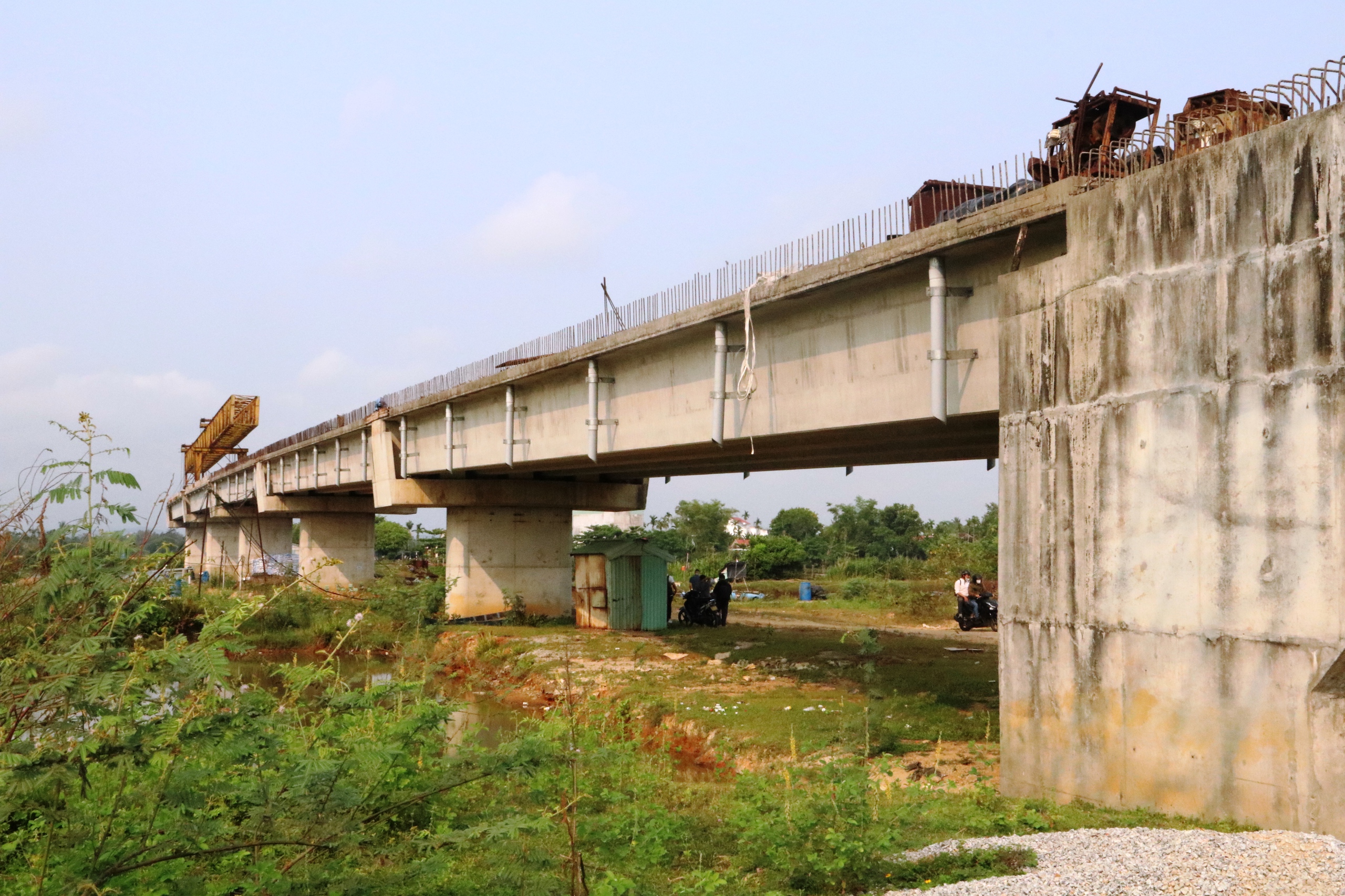 Đ&agrave; Nẵng: Cận cảnh cầu 220 tỉ bắc qua s&ocirc;ng Trường Giang treo gần cả thập ni&ecirc;n - Ảnh 19.