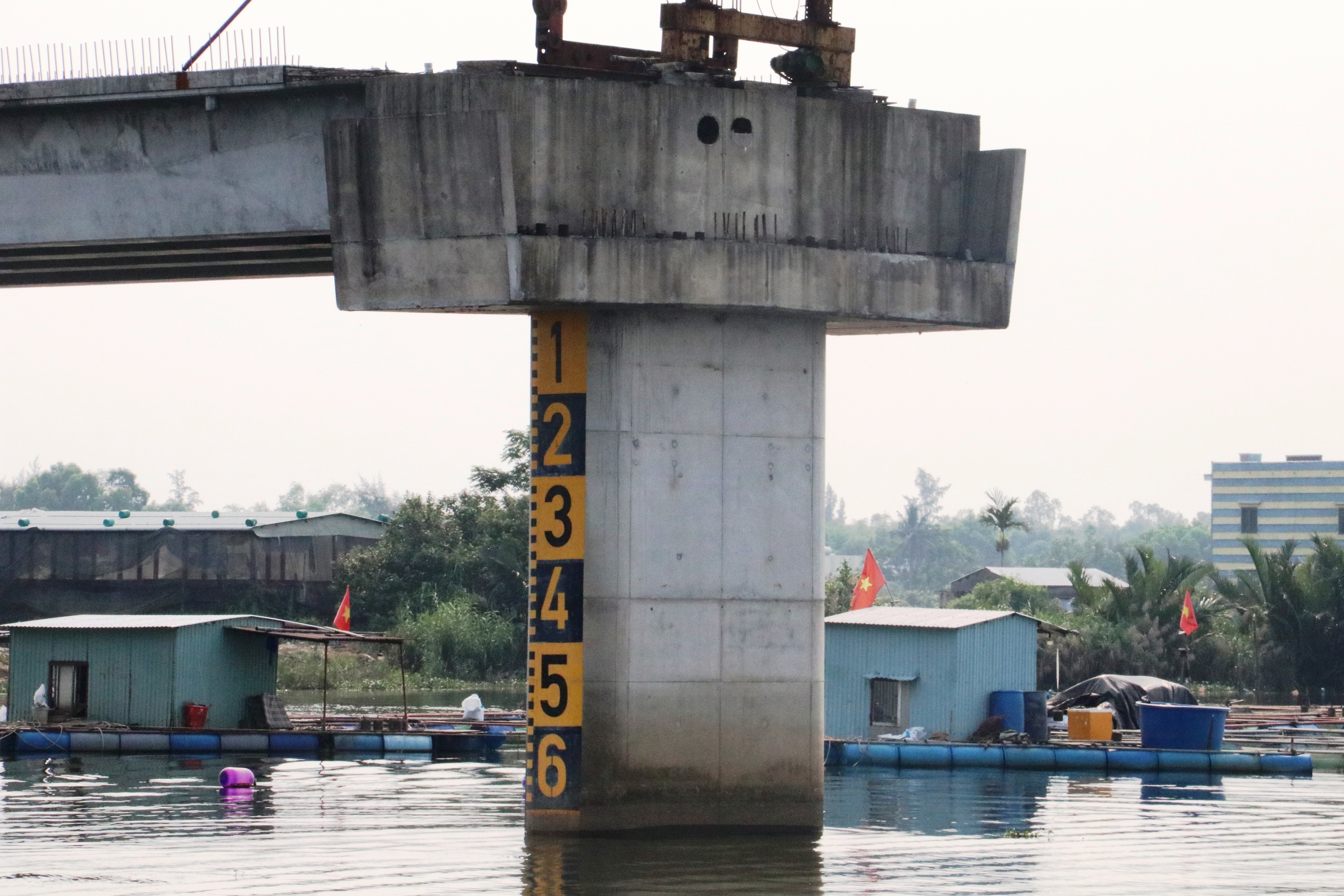 Đ&agrave; Nẵng: Cận cảnh cầu 220 tỉ bắc qua s&ocirc;ng Trường Giang treo gần cả thập ni&ecirc;n - Ảnh 20.