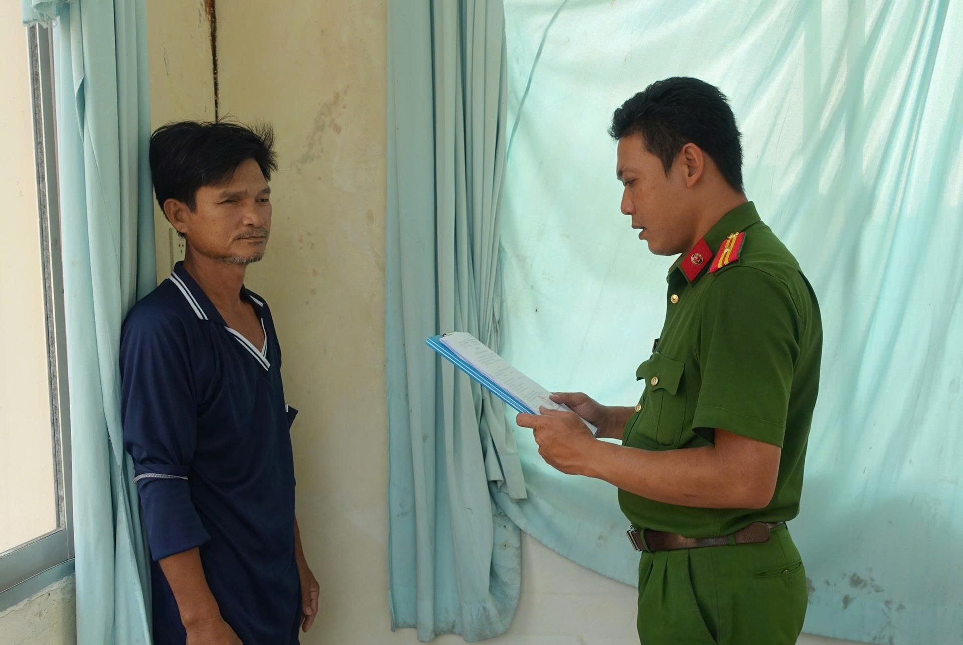 Bị dọa đánh, người đàn ông dùng dao thủ sẵn đâm chết người - Ảnh 1.