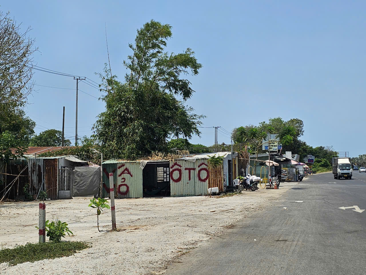 TP.HCM: Chiếm đất công, xây nhà trái phép tràn lan hơn 35 năm vẫn chưa xử lý - Ảnh 3.