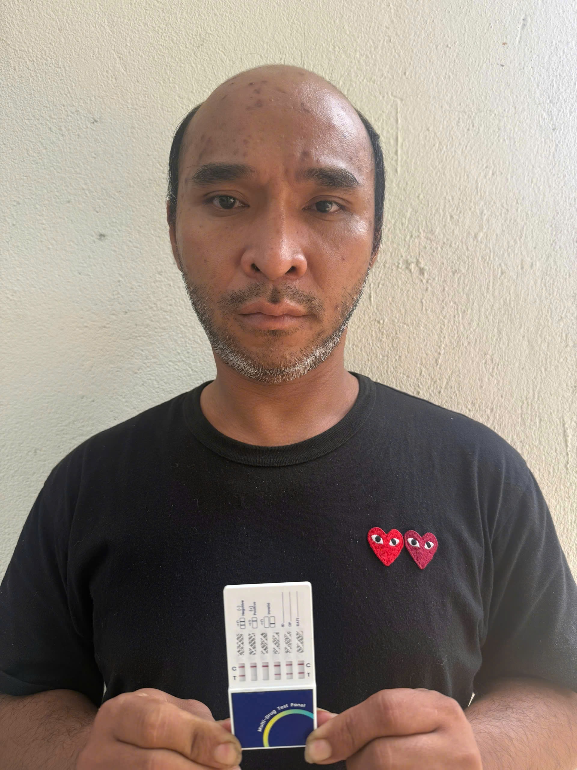 'Ca sĩ lô tô' cướp giật điện thoại của du khách ở biển Đà Nẵng sa lưới- Ảnh 1.