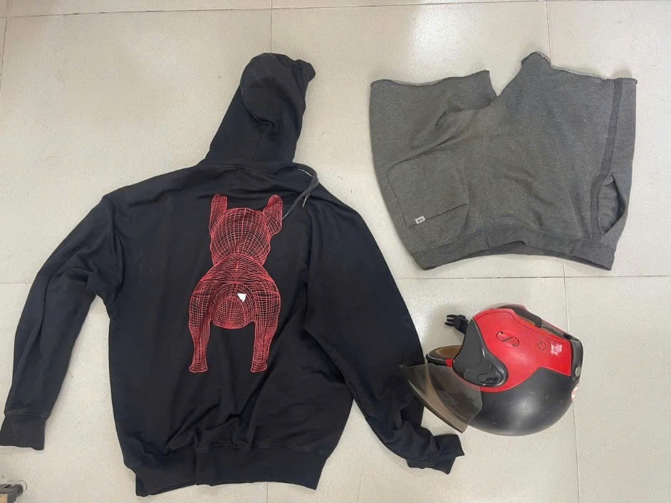 'Ca sĩ l&ocirc; t&ocirc;' cướp giật điện thoại của du kh&aacute;ch ở biển Đ&agrave; Nẵng sa lưới- Ảnh 2.