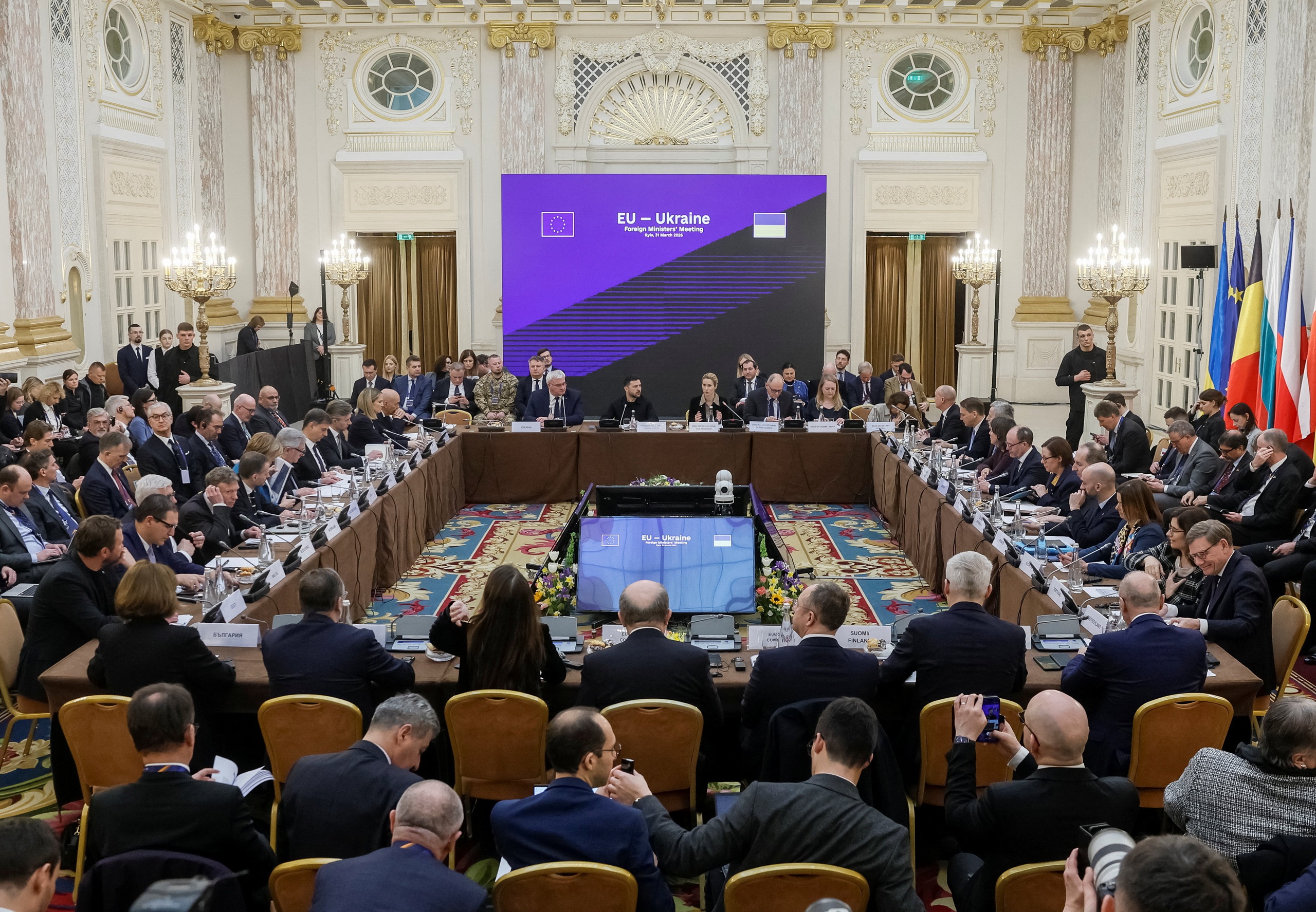 Chiến sự Ukraine ngày 1.518: Nga áp sát 'vành đai pháo đài' Donbass - Ảnh 3.