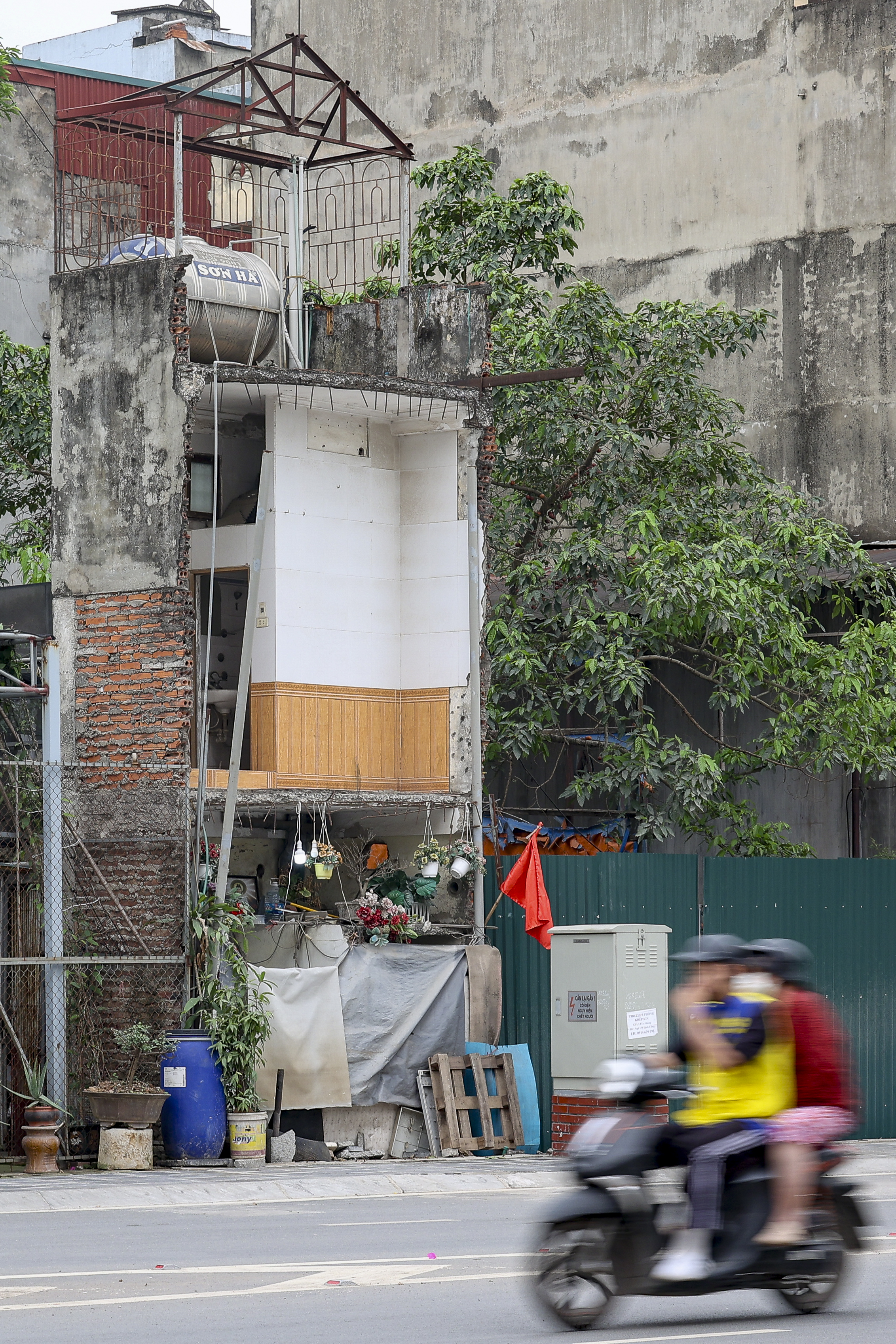 Nhà 'siêu mỏng, siêu méo' tái diễn tại Hà  - Ảnh 3.