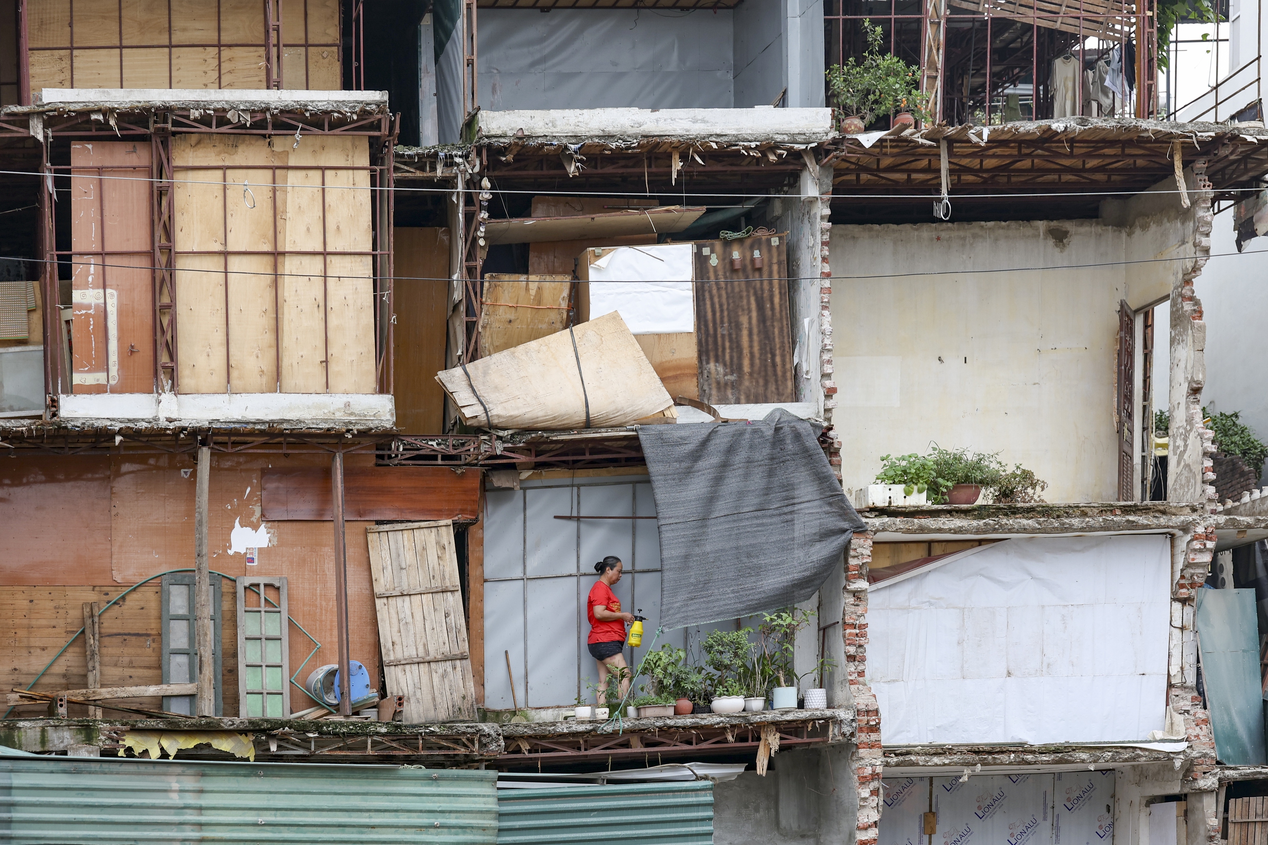 Nhà 'siêu mỏng, siêu méo' tái diễn tại Hà  - Ảnh 8.