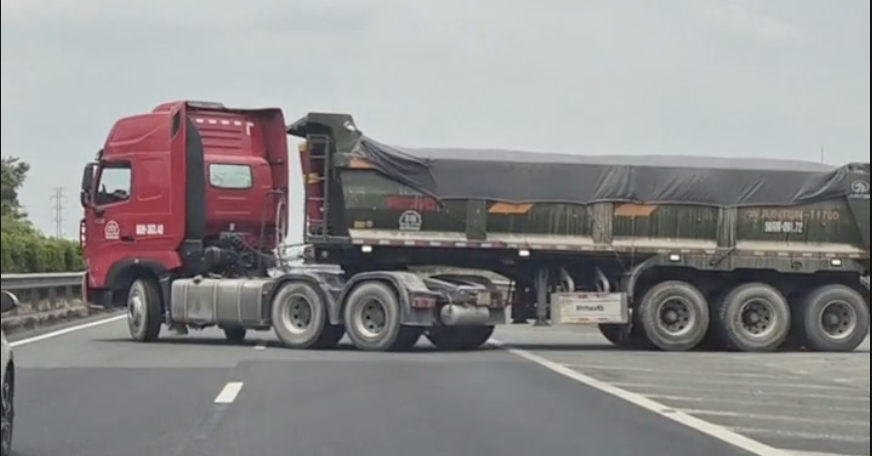 Quay đầu xe trên cao tốc do... đi nhầm đường, tài xế bị phạt 35 triệu- Ảnh 1.