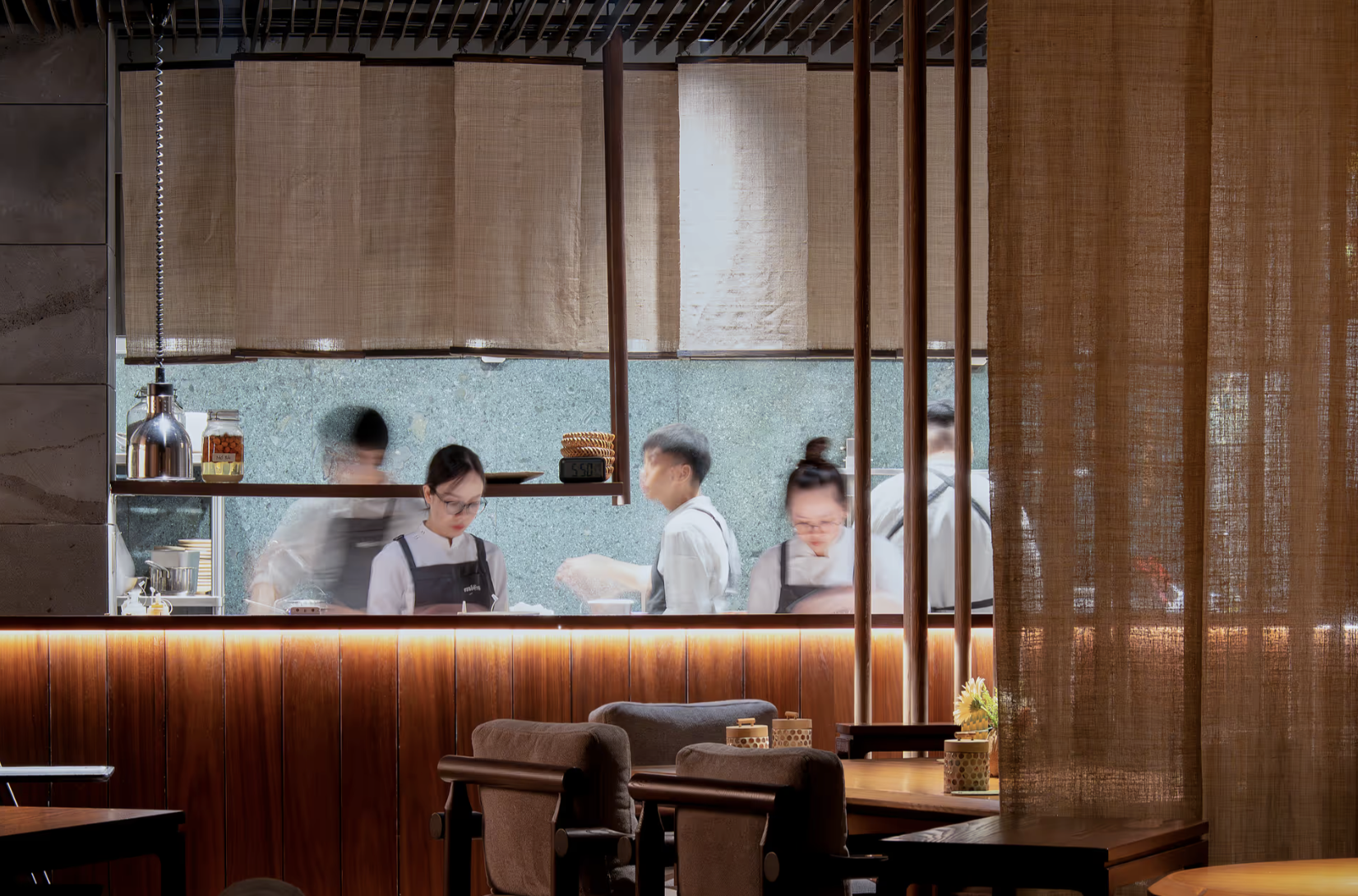 Thực đơn độc đ&aacute;o của nh&agrave; h&agrave;ng ở TP.HCM 2 năm liền được Michelin Guide vinh danh - Ảnh 1.