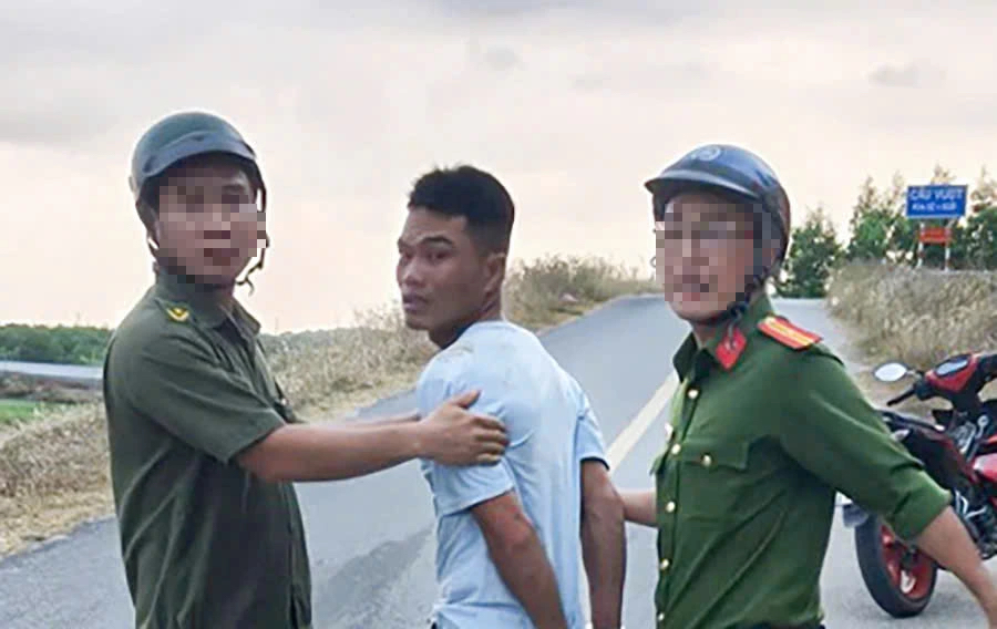 Người đàn ông say rượu đâm chết vợ rồi ôm con 9 tháng tuổi bỏ trốn - Ảnh 1.