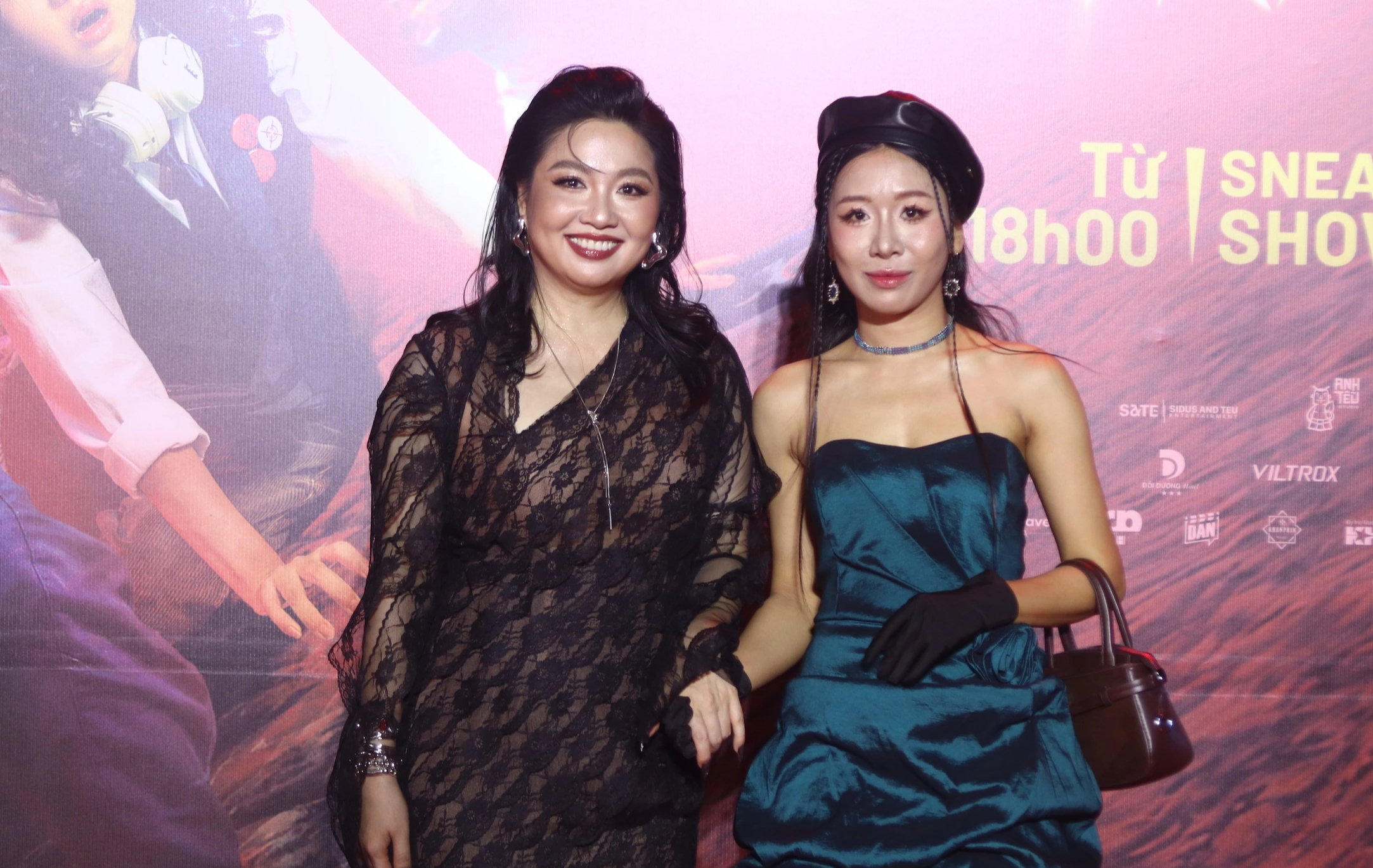 Việt Hương v&agrave; V&acirc;n Sơn hội ngộ tại ra mắt phim Đại tiệc trăng m&aacute;u 8 - Ảnh 9.