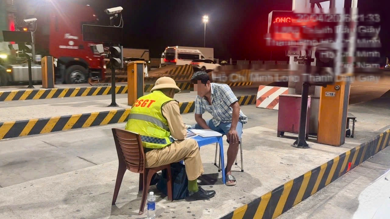 Quay đầu xe trên cao tốc do... đi nhầm đường, tài xế bị phạt 35 triệu- Ảnh 3.