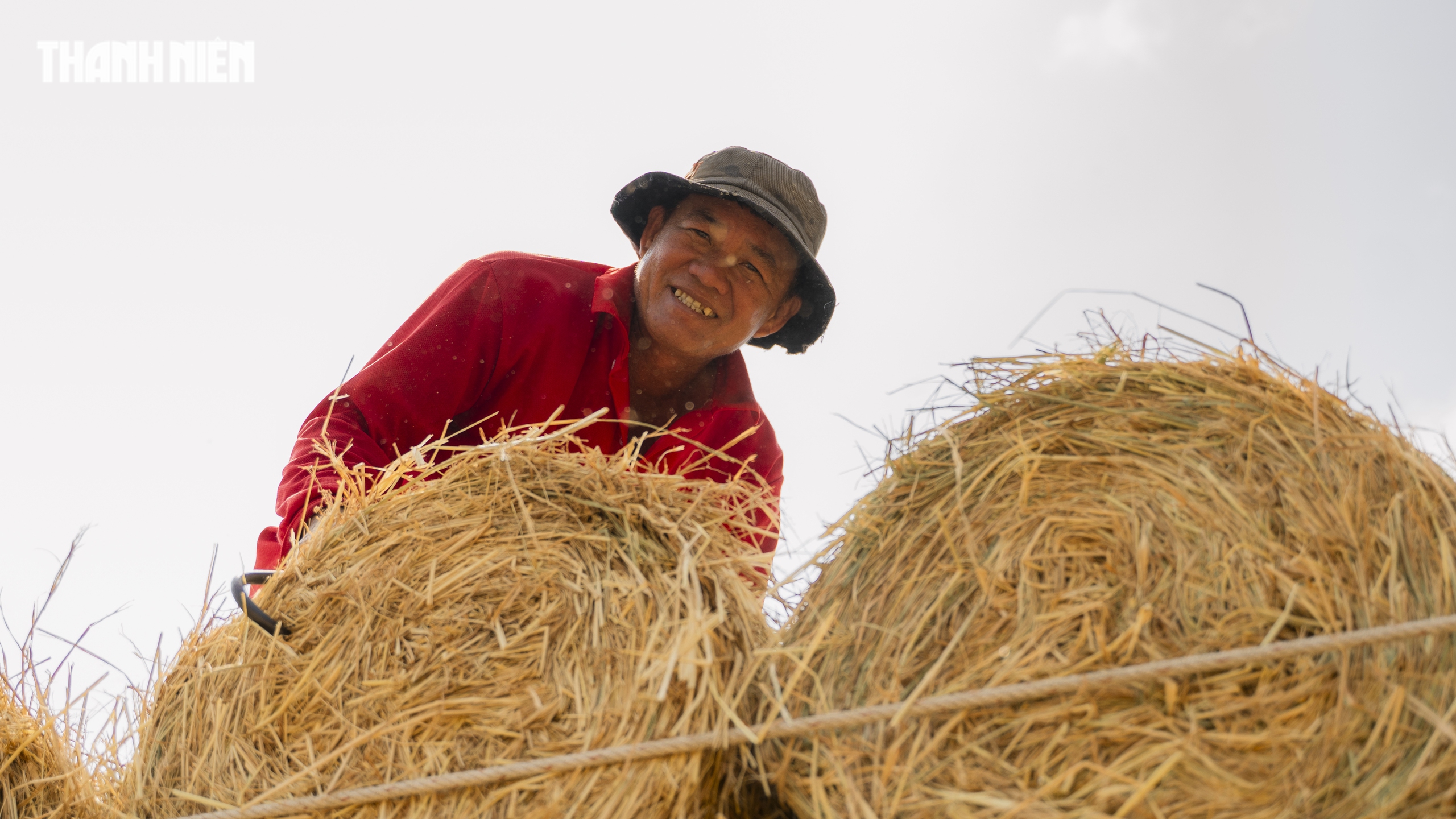 Chợ rơm cuộn Ba Lai: Nơi giao thương Nhộn nhịp v&agrave; Nụ cười Giữa nắng h&egrave; - Ảnh 9.