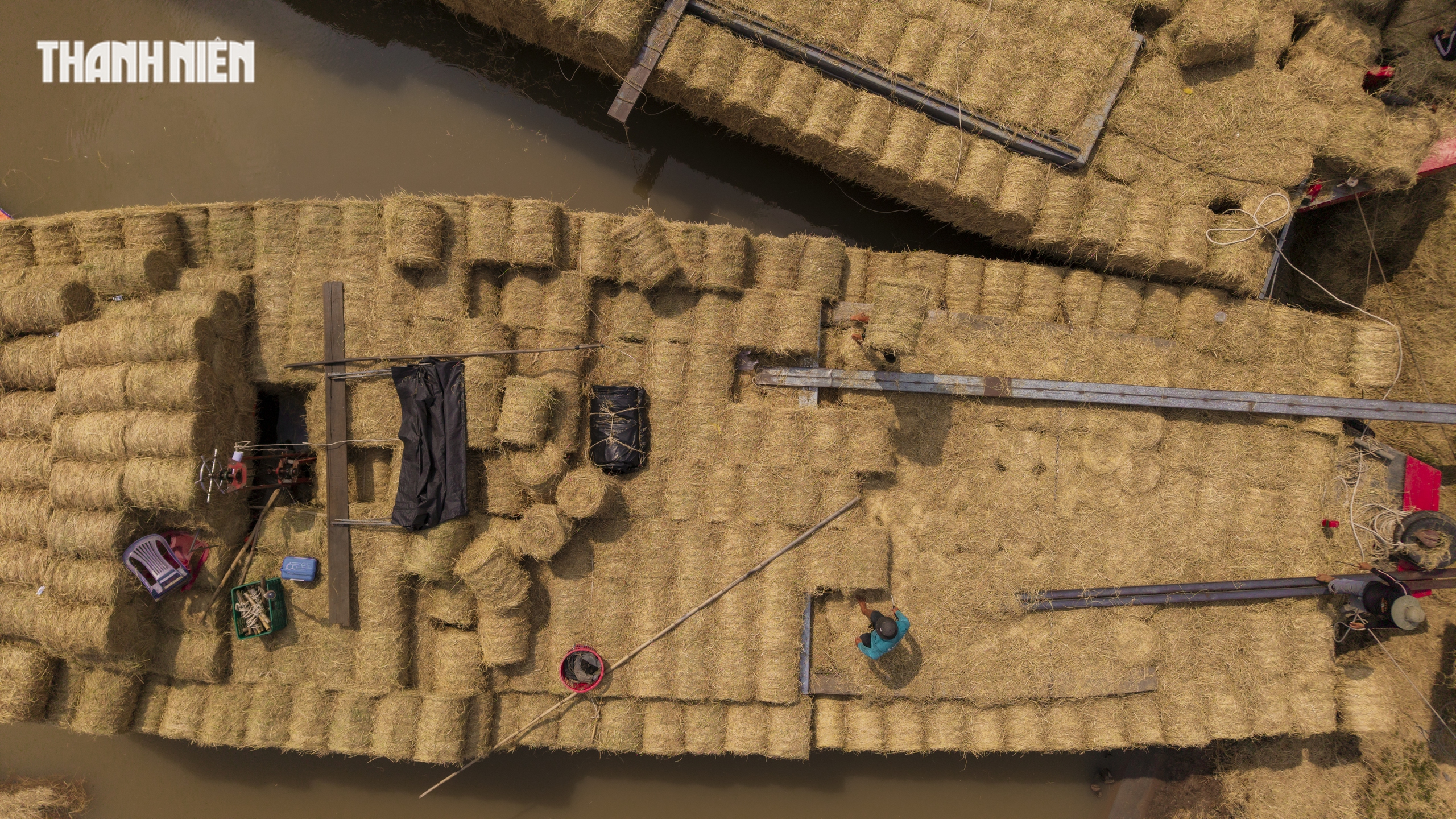 Chợ rơm cuộn Ba Lai: Nơi giao thương Nhộn nhịp v&agrave; Nụ cười Giữa nắng h&egrave; - Ảnh 7.