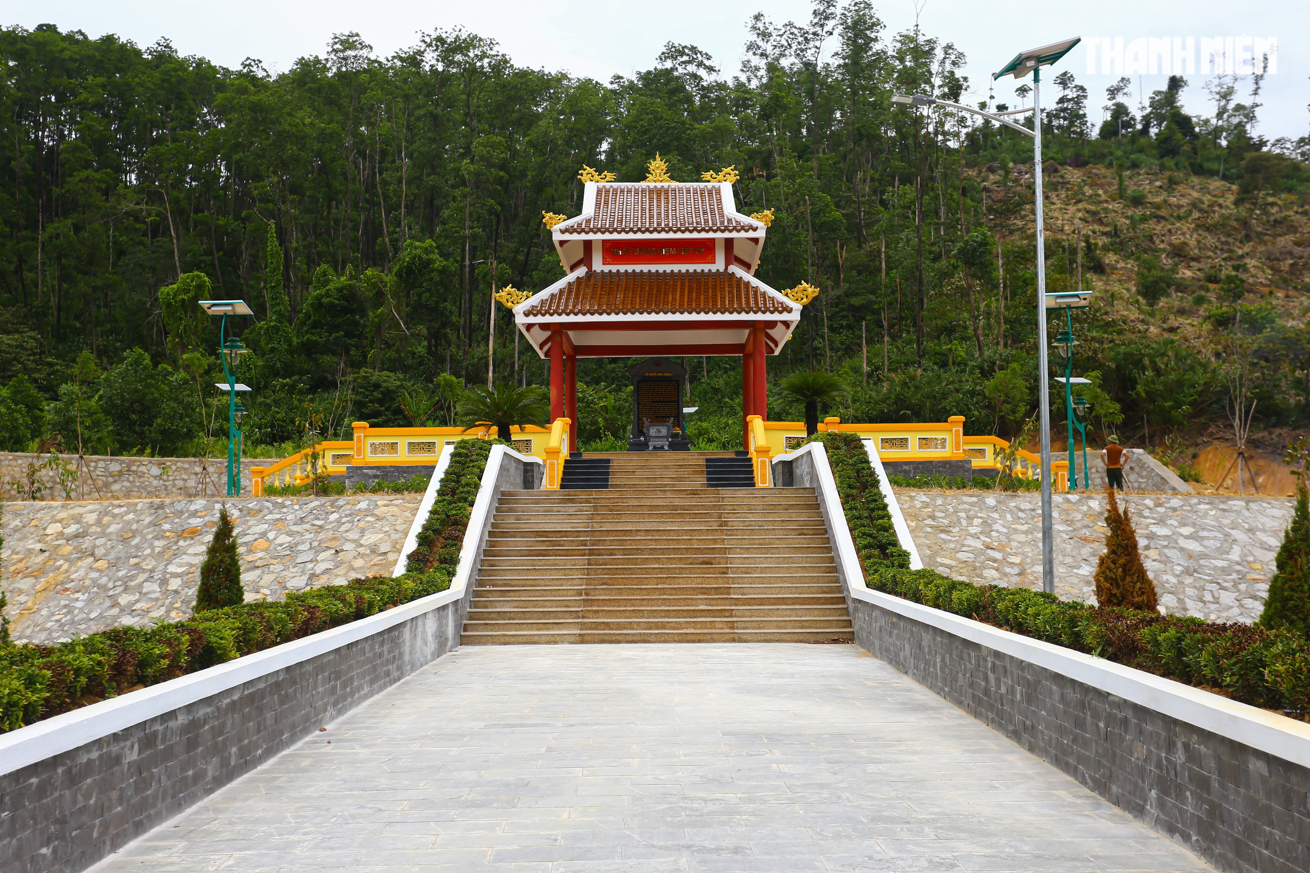 Nh&agrave; tưởng niệm 13 c&aacute;n bộ hy sinh ở R&agrave;o Trăng trở th&agrave;nh di t&iacute;ch lịch sử- Ảnh 1.